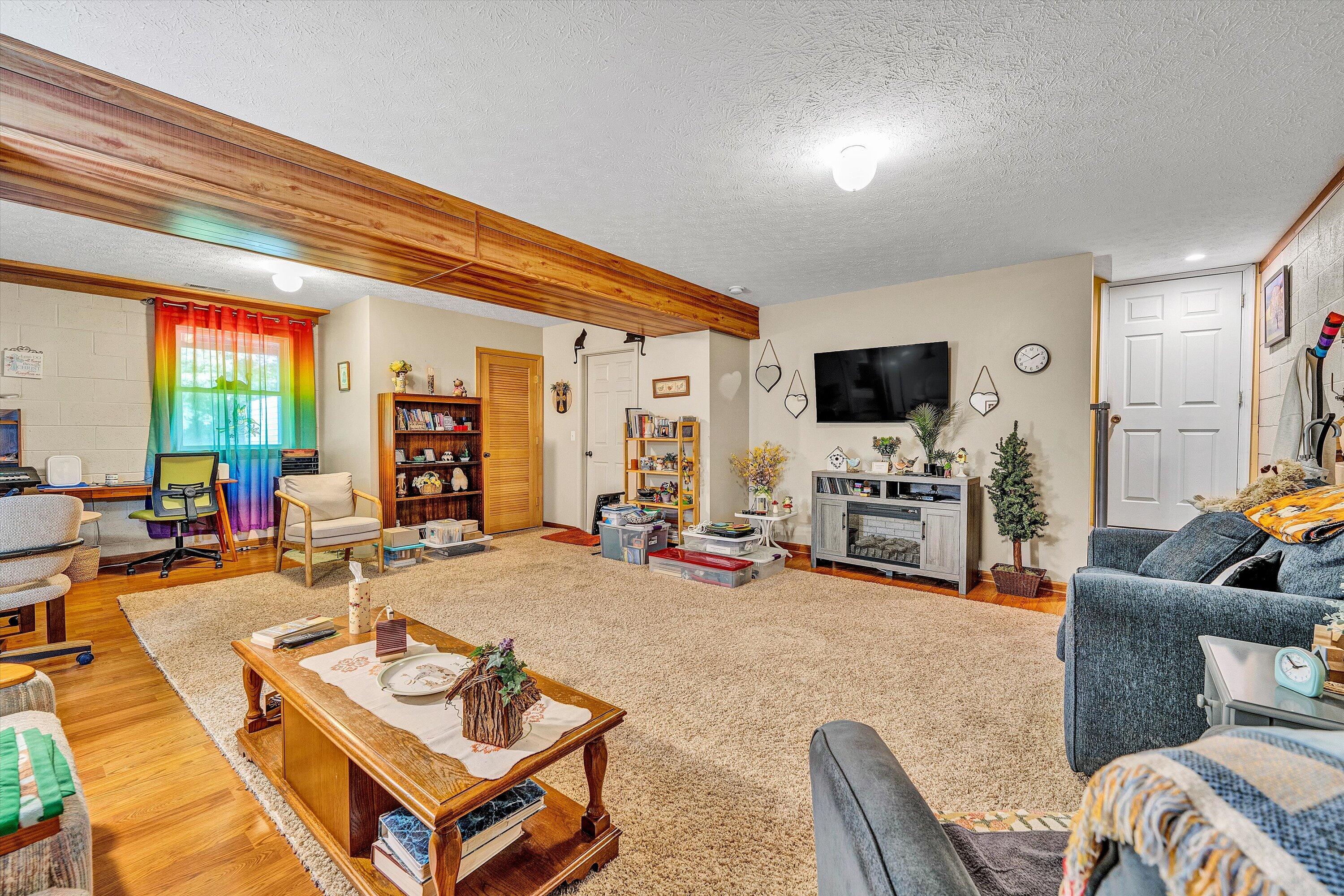 1665 Bellevue RD
