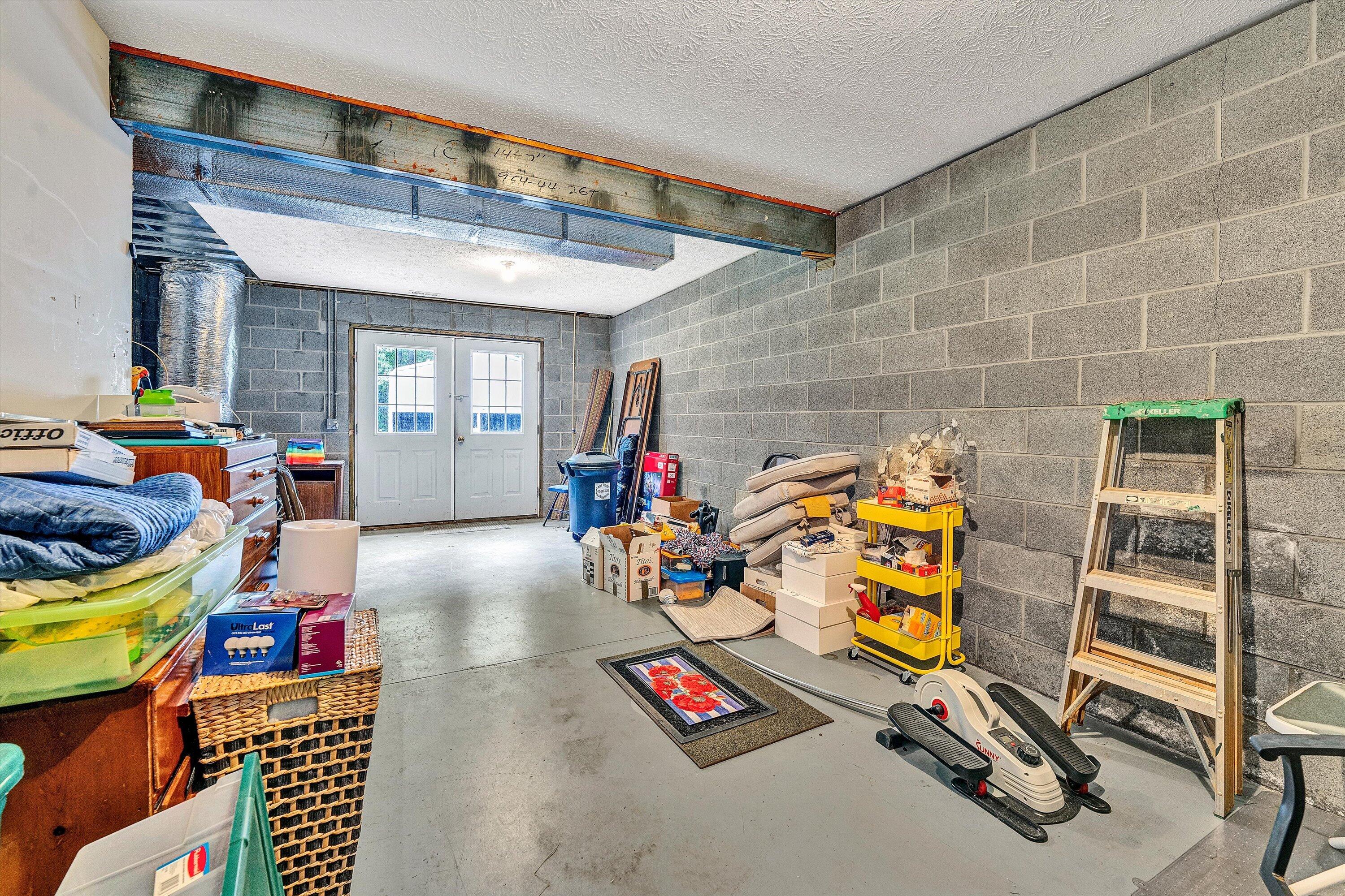 1665 Bellevue RD