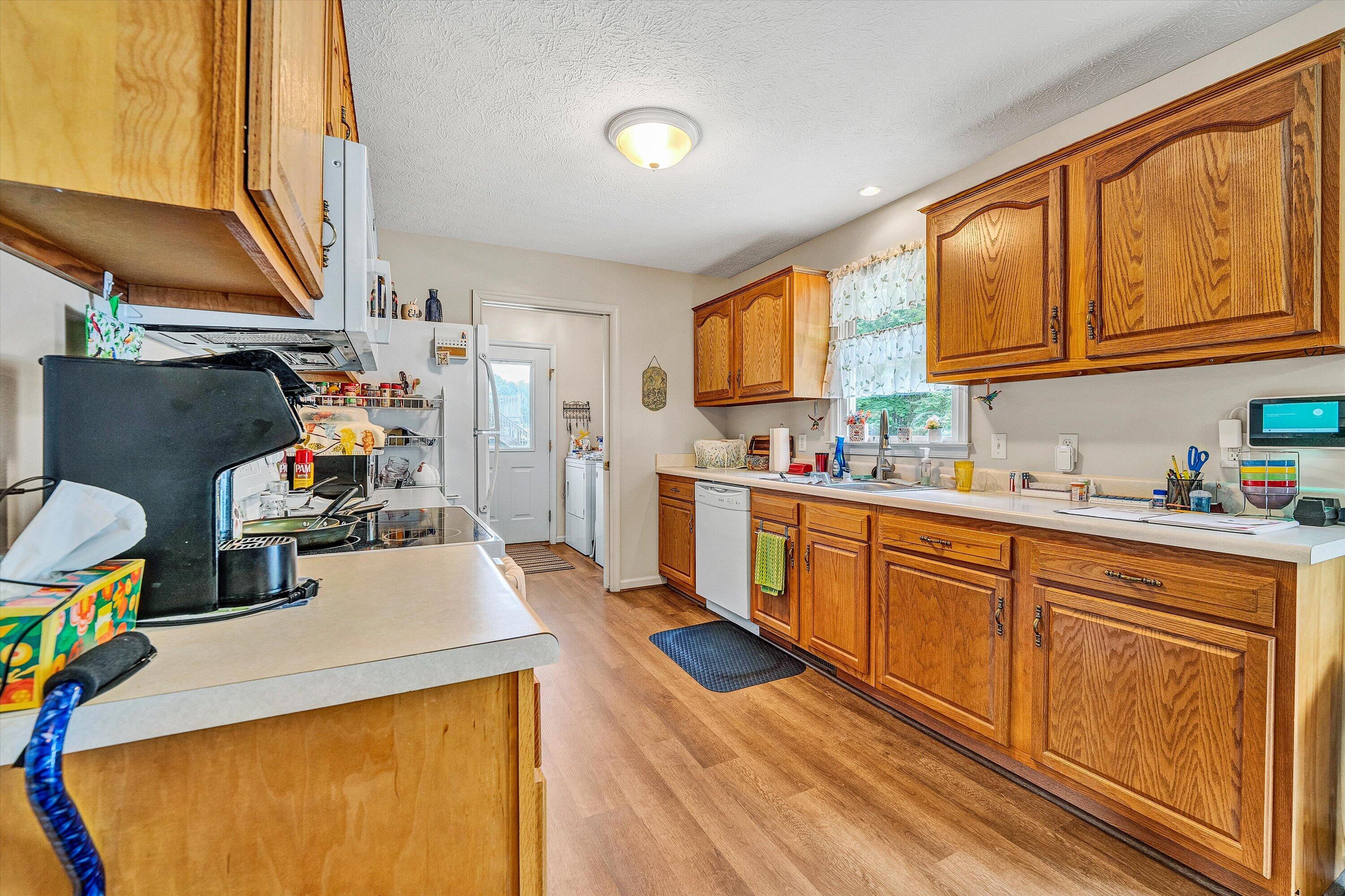1665 Bellevue RD