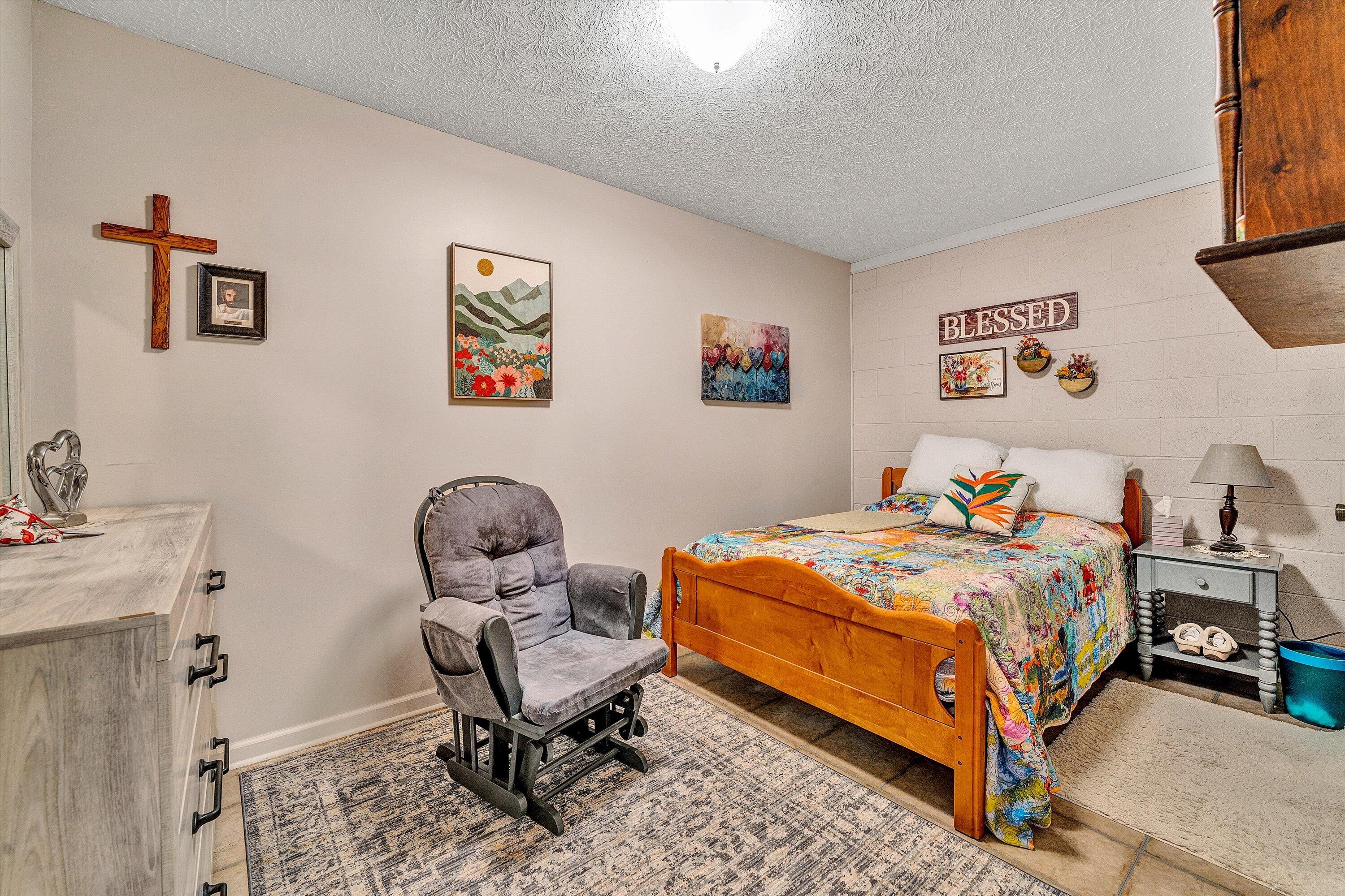 1665 Bellevue RD
