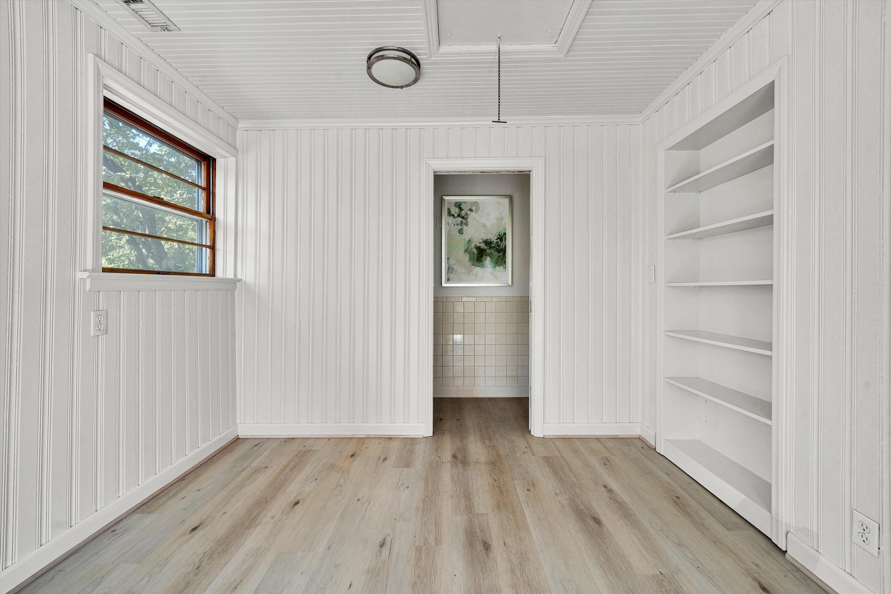 1909 Blenheim RD SW