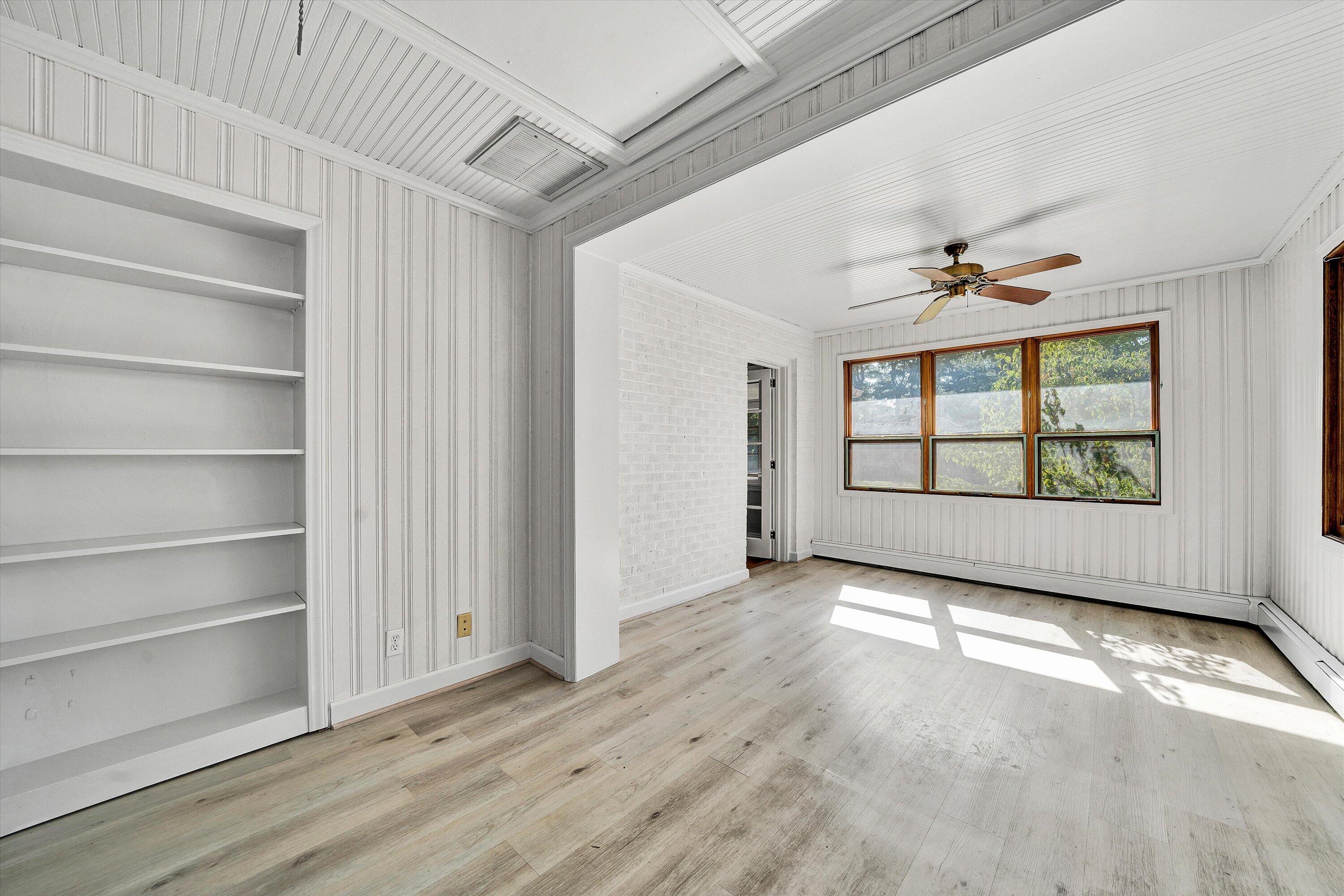 1909 Blenheim RD SW