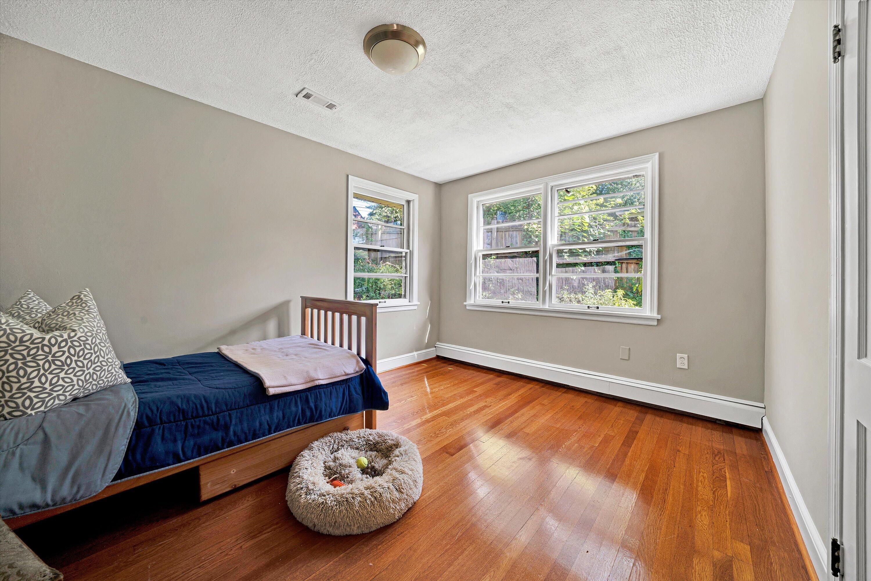 1909 Blenheim RD SW