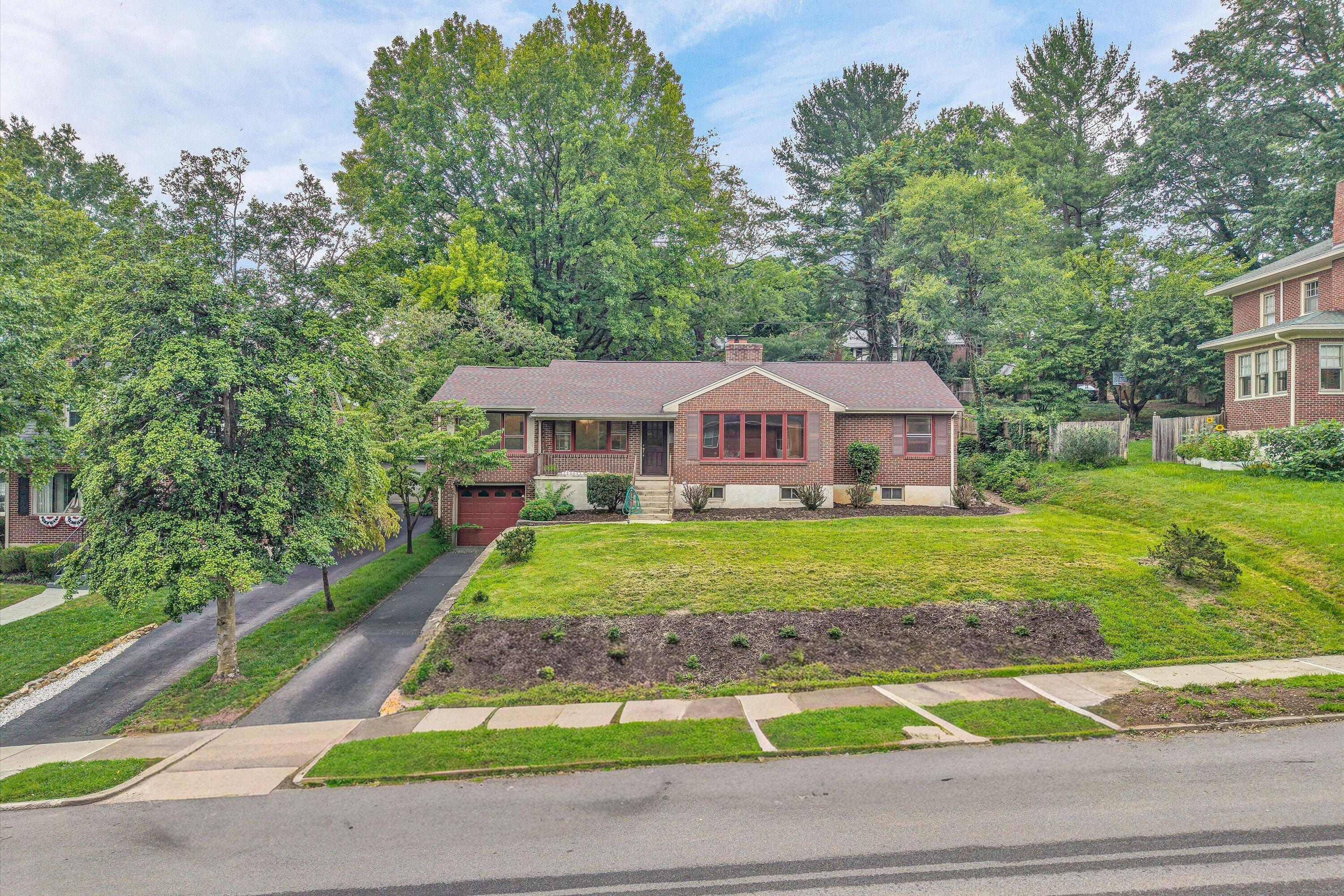 1909 Blenheim RD SW