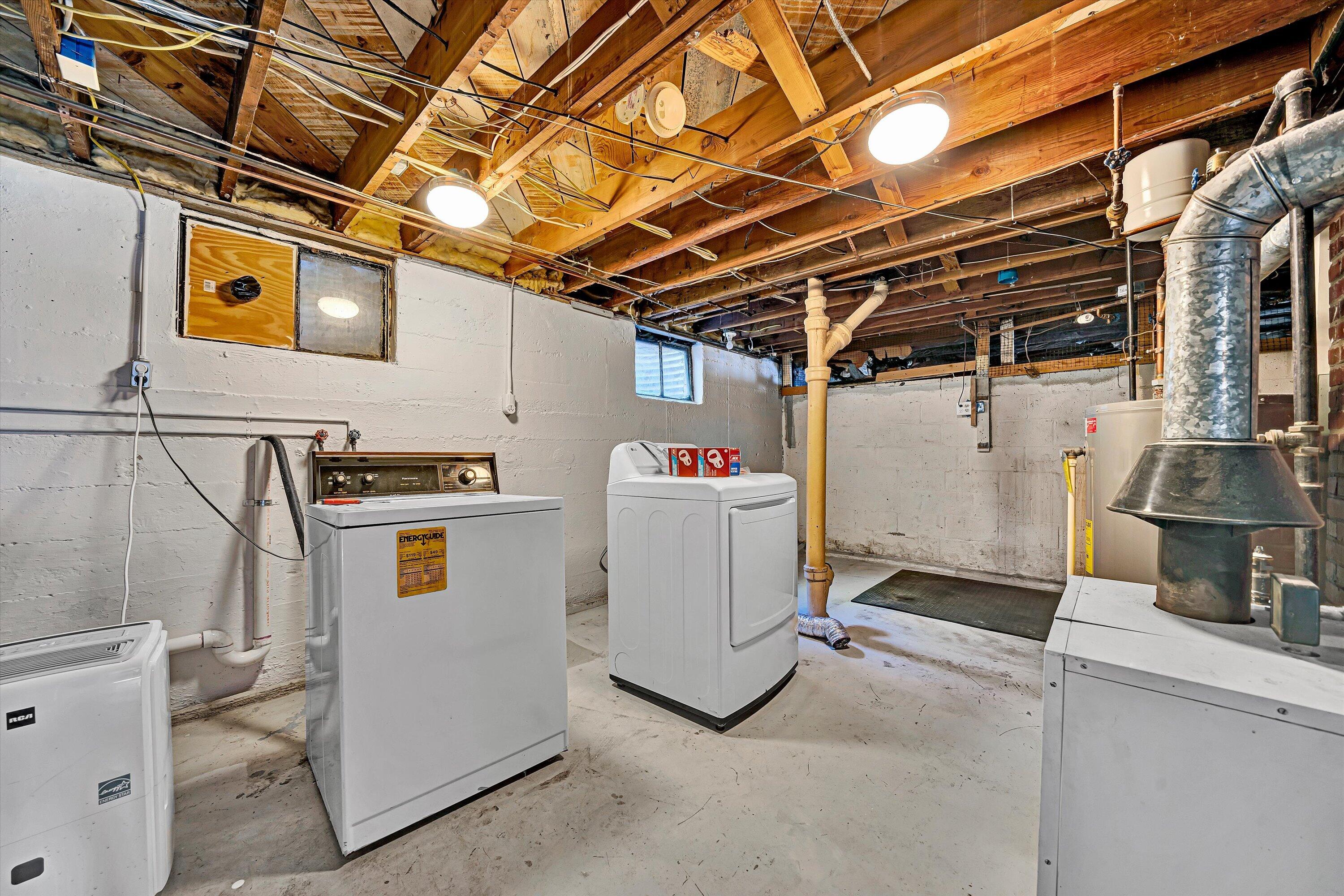 1909 Blenheim RD SW
