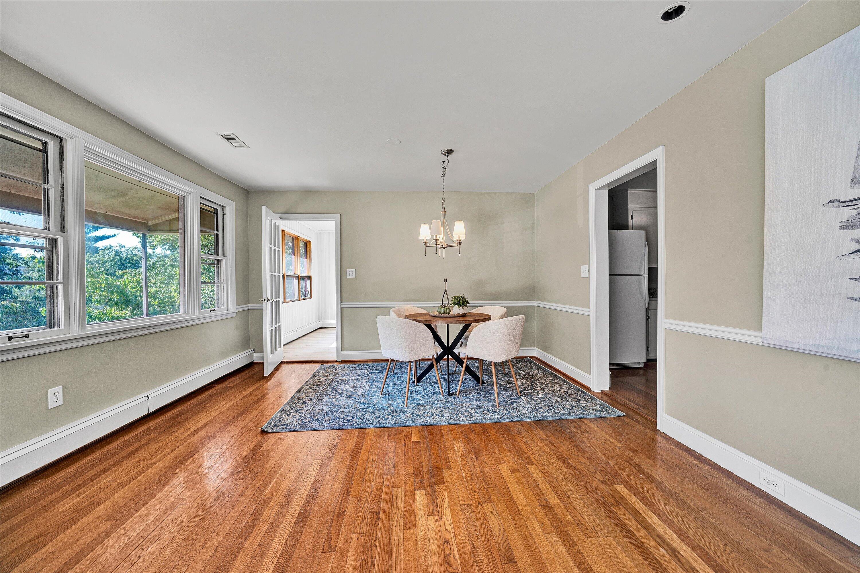 1909 Blenheim RD SW