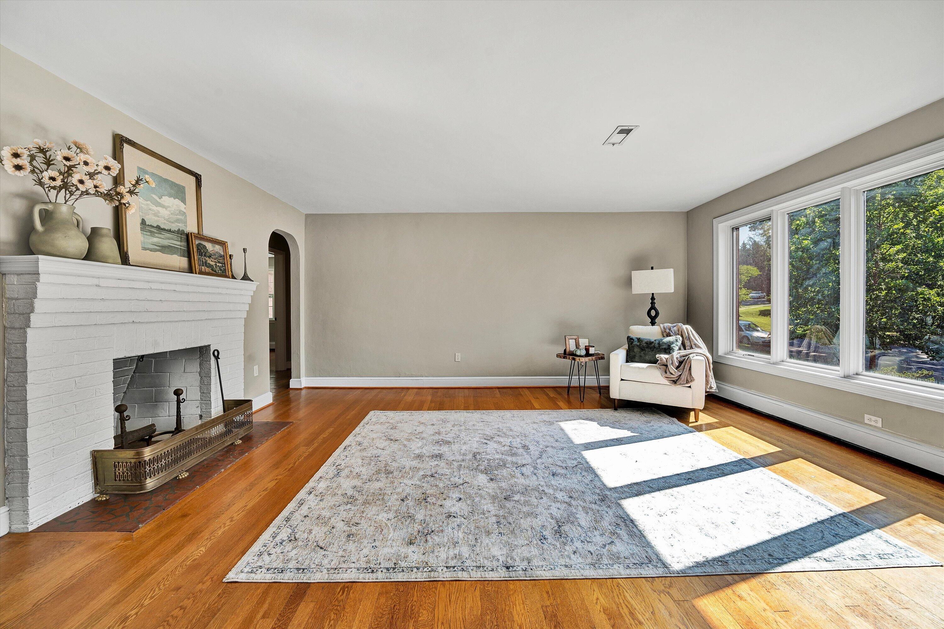 1909 Blenheim RD SW