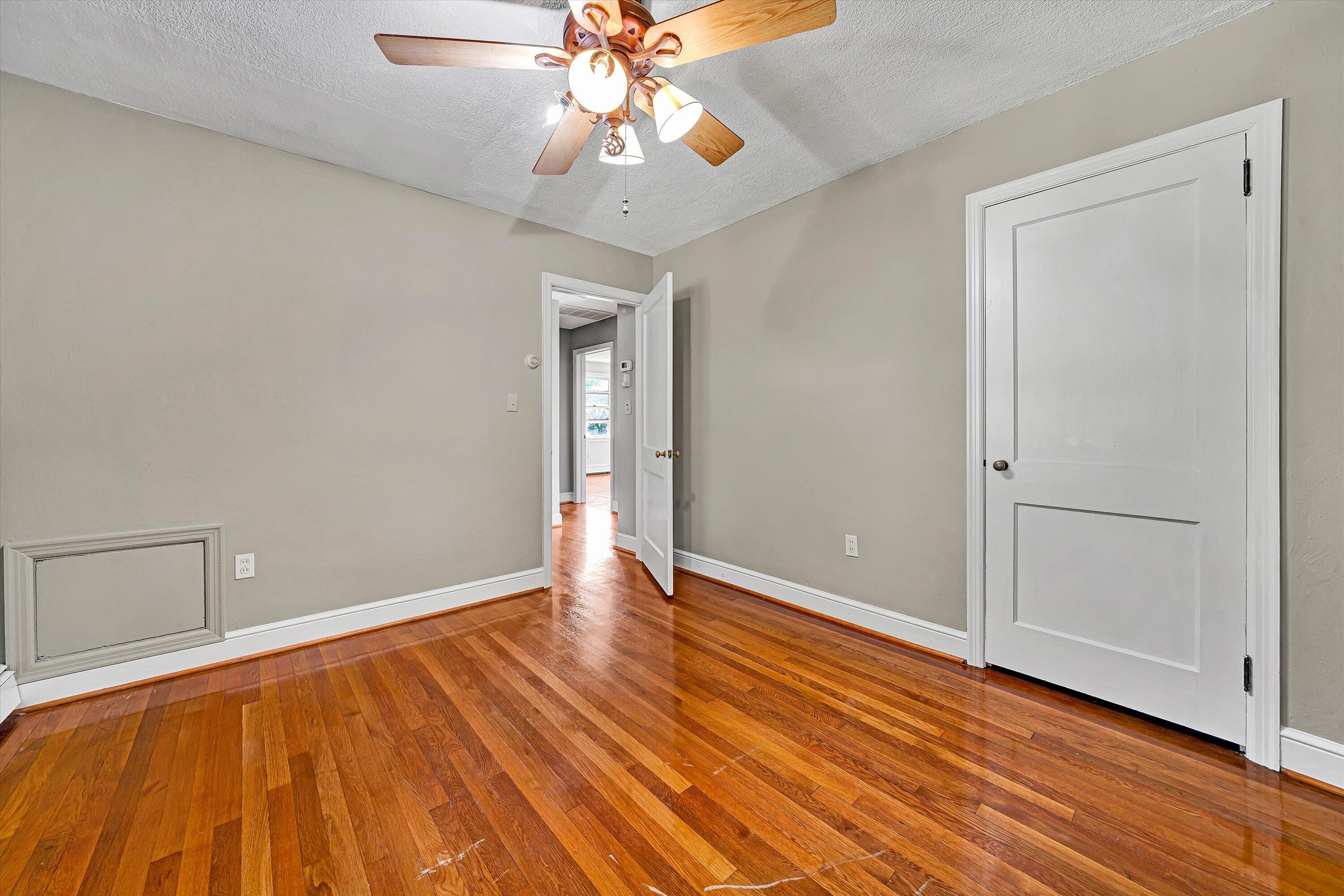 1909 Blenheim RD SW