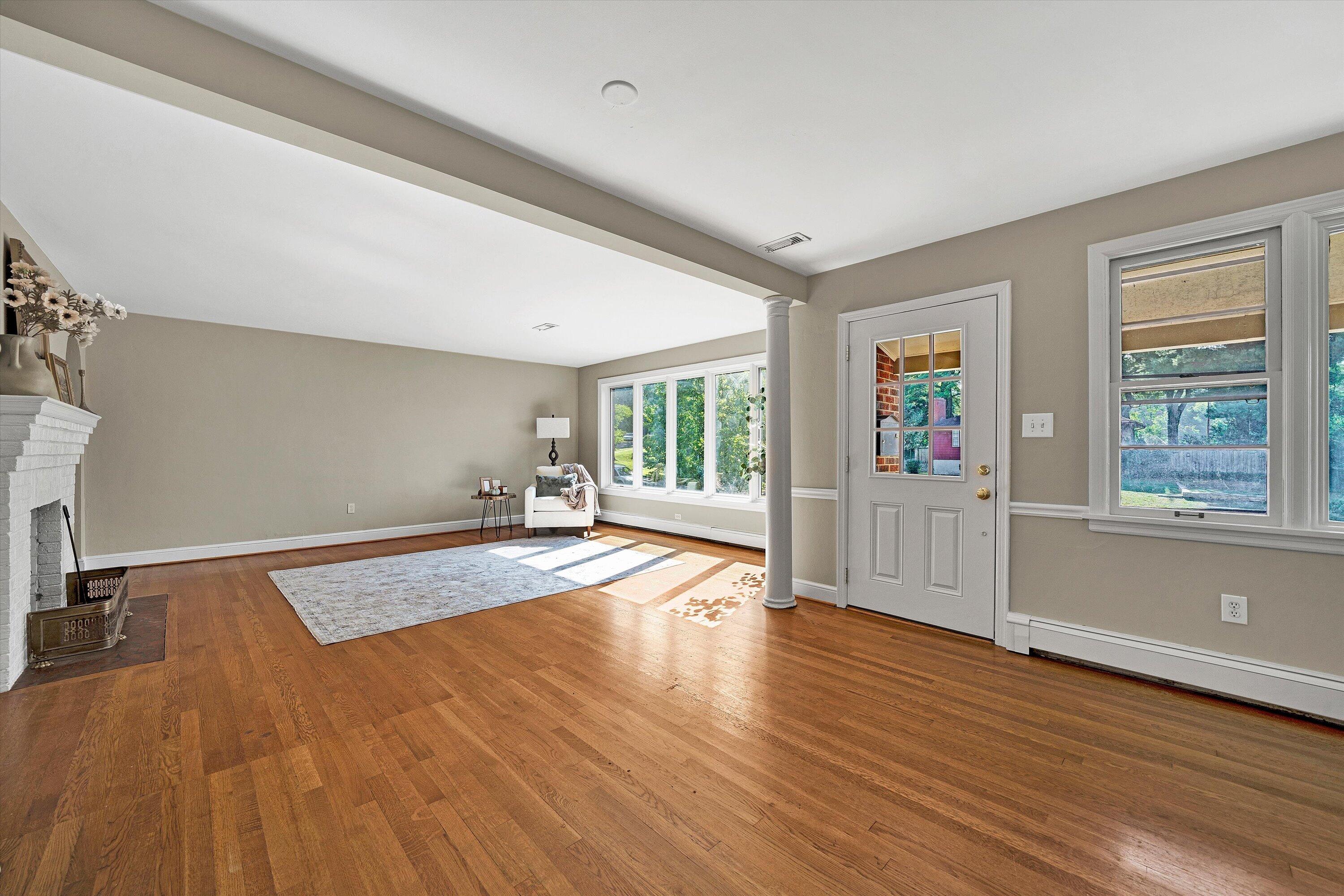 1909 Blenheim RD SW