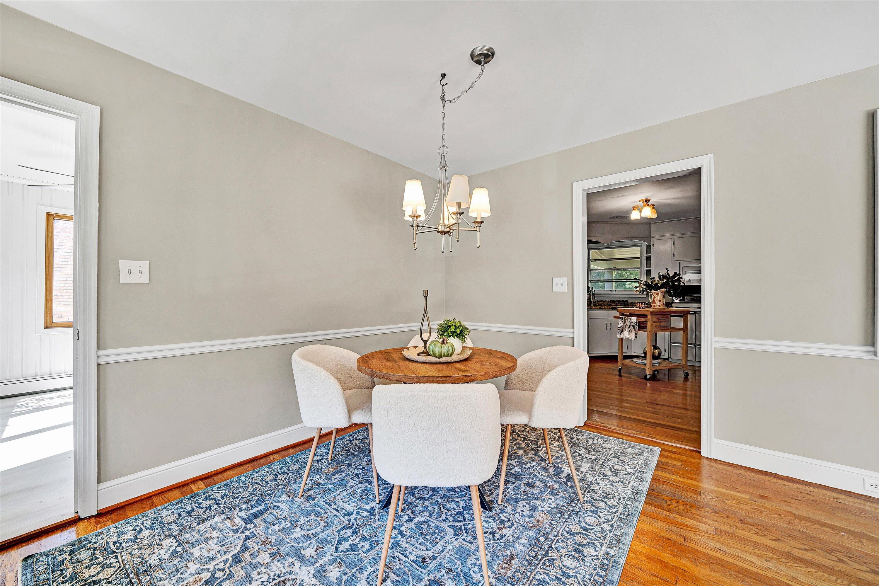 1909 Blenheim RD SW