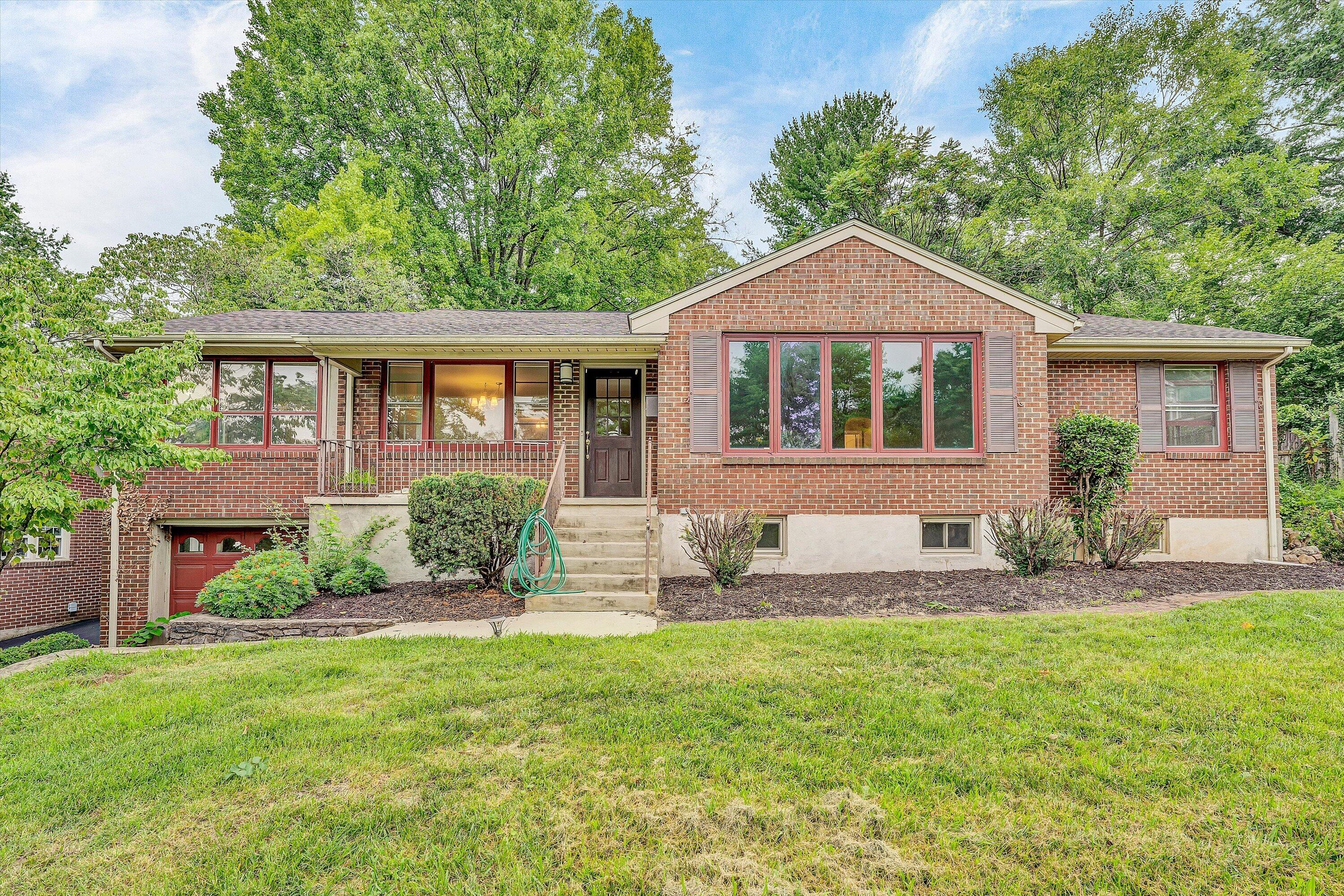 1909 Blenheim RD SW