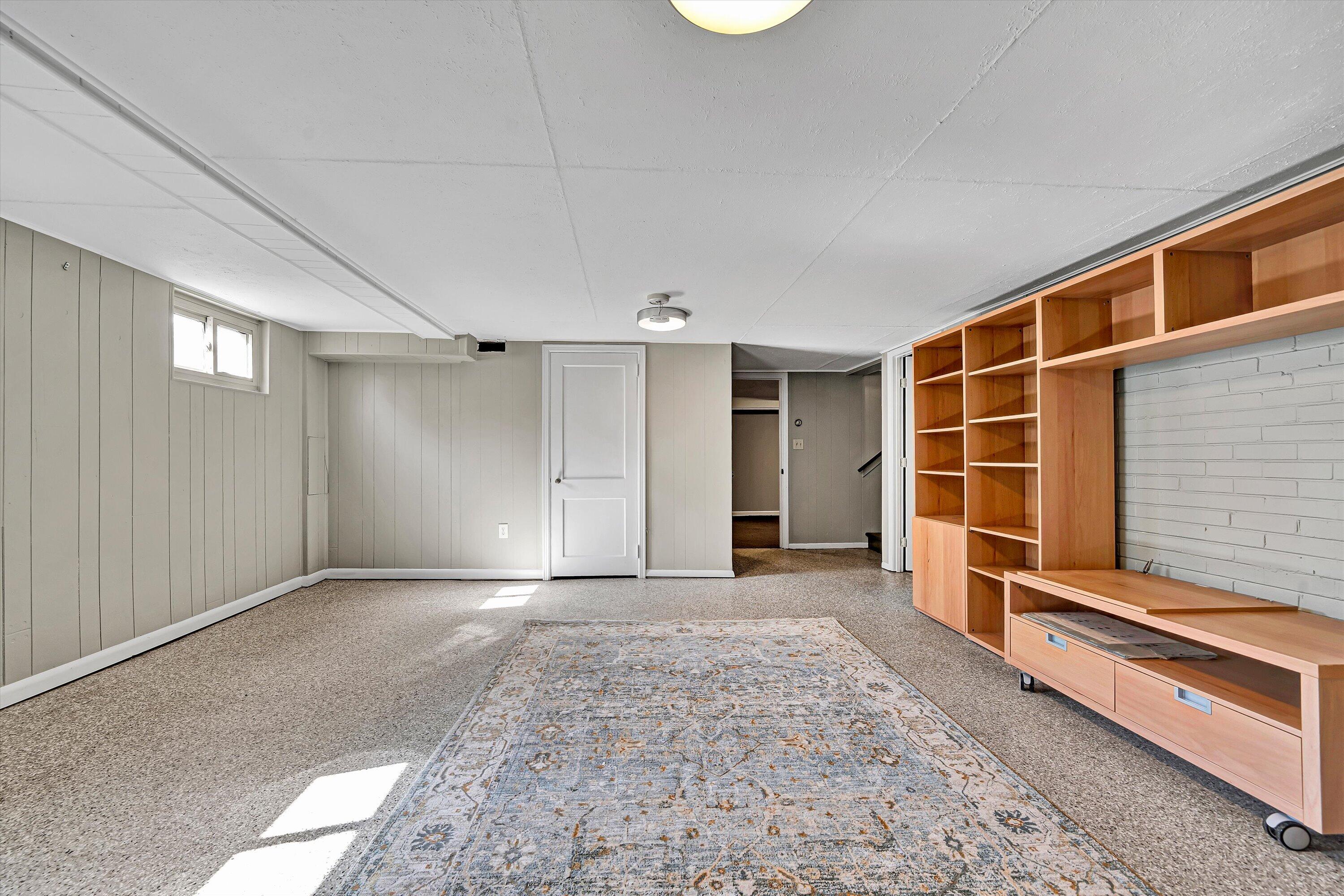 1909 Blenheim RD SW
