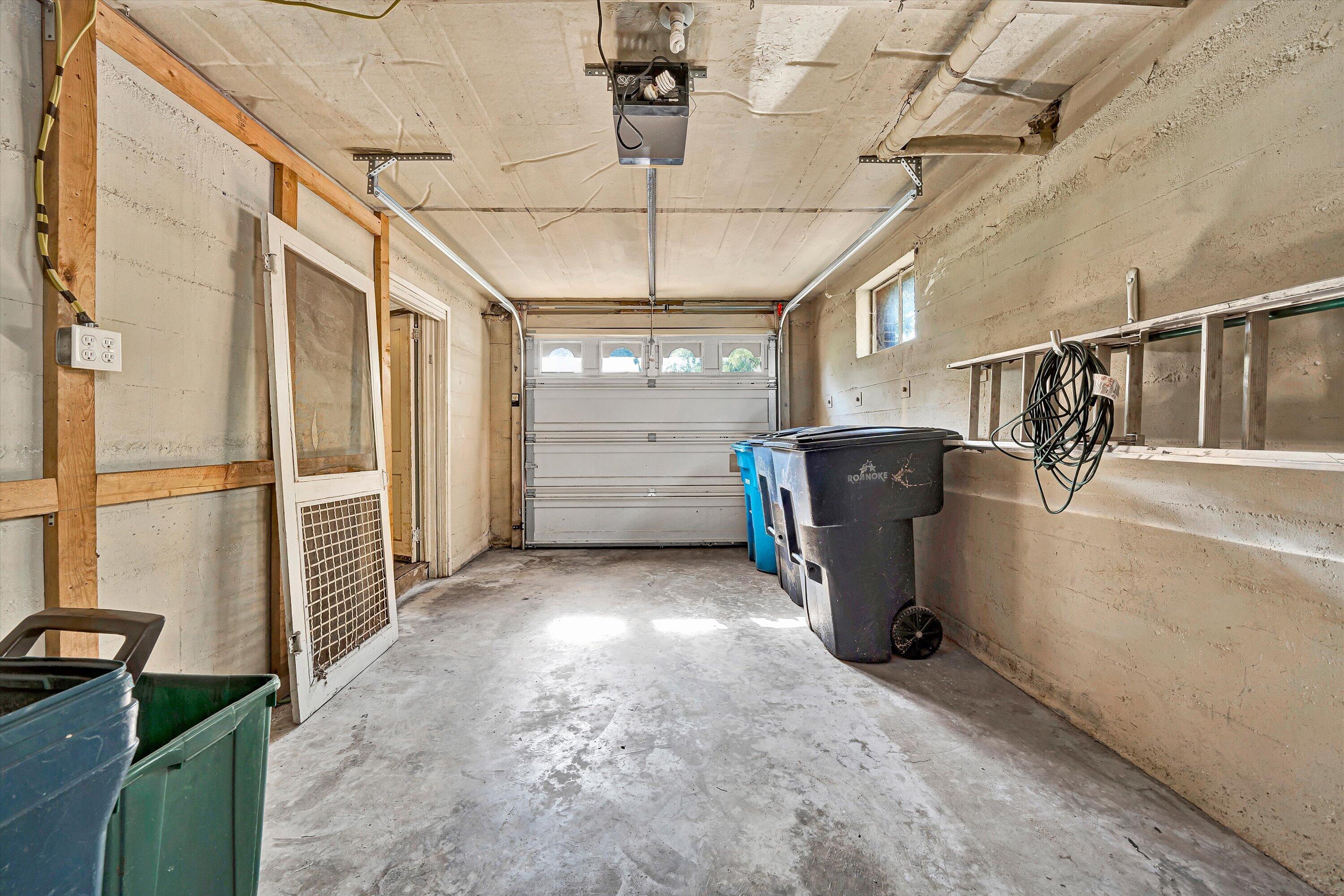 1909 Blenheim RD SW