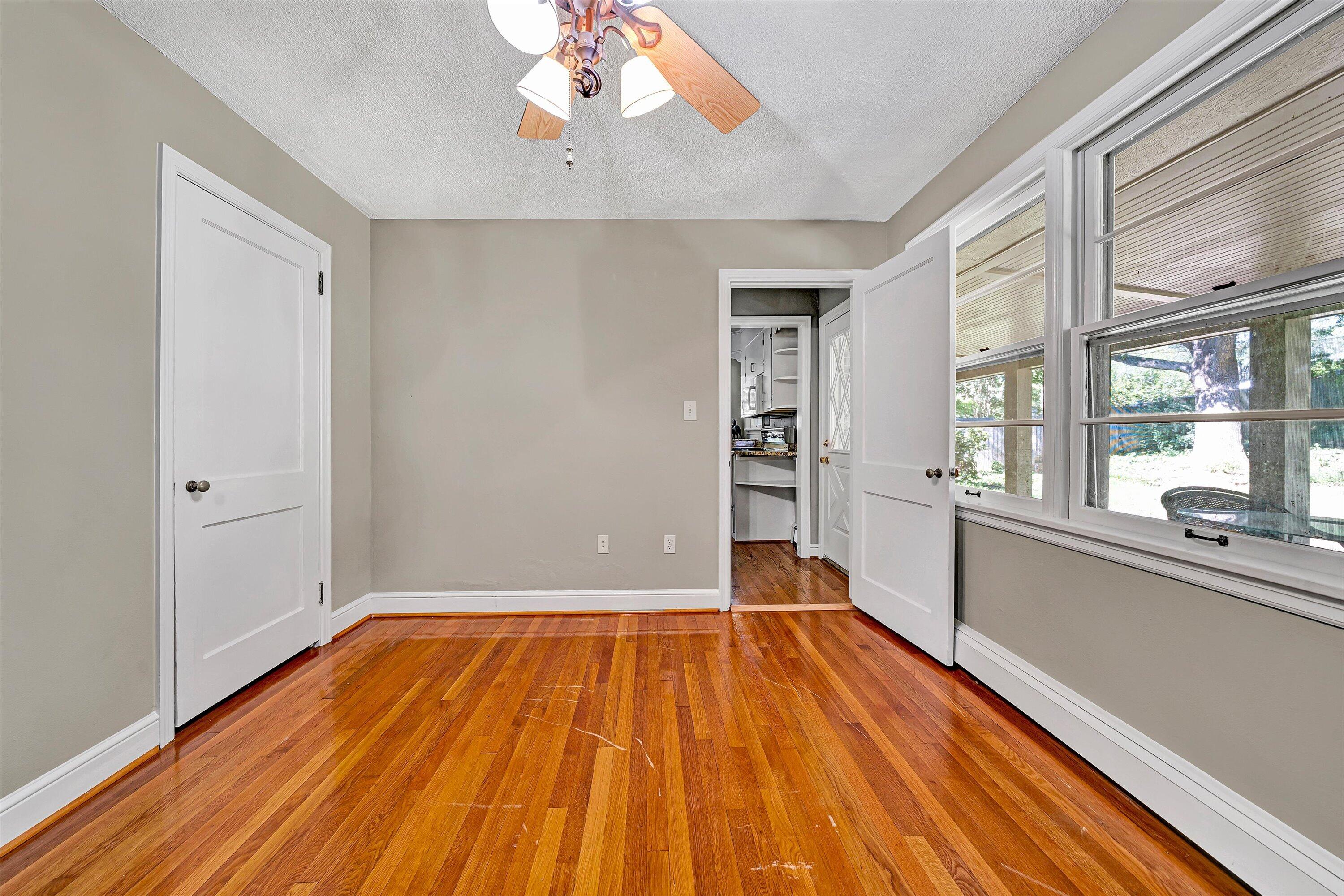1909 Blenheim RD SW