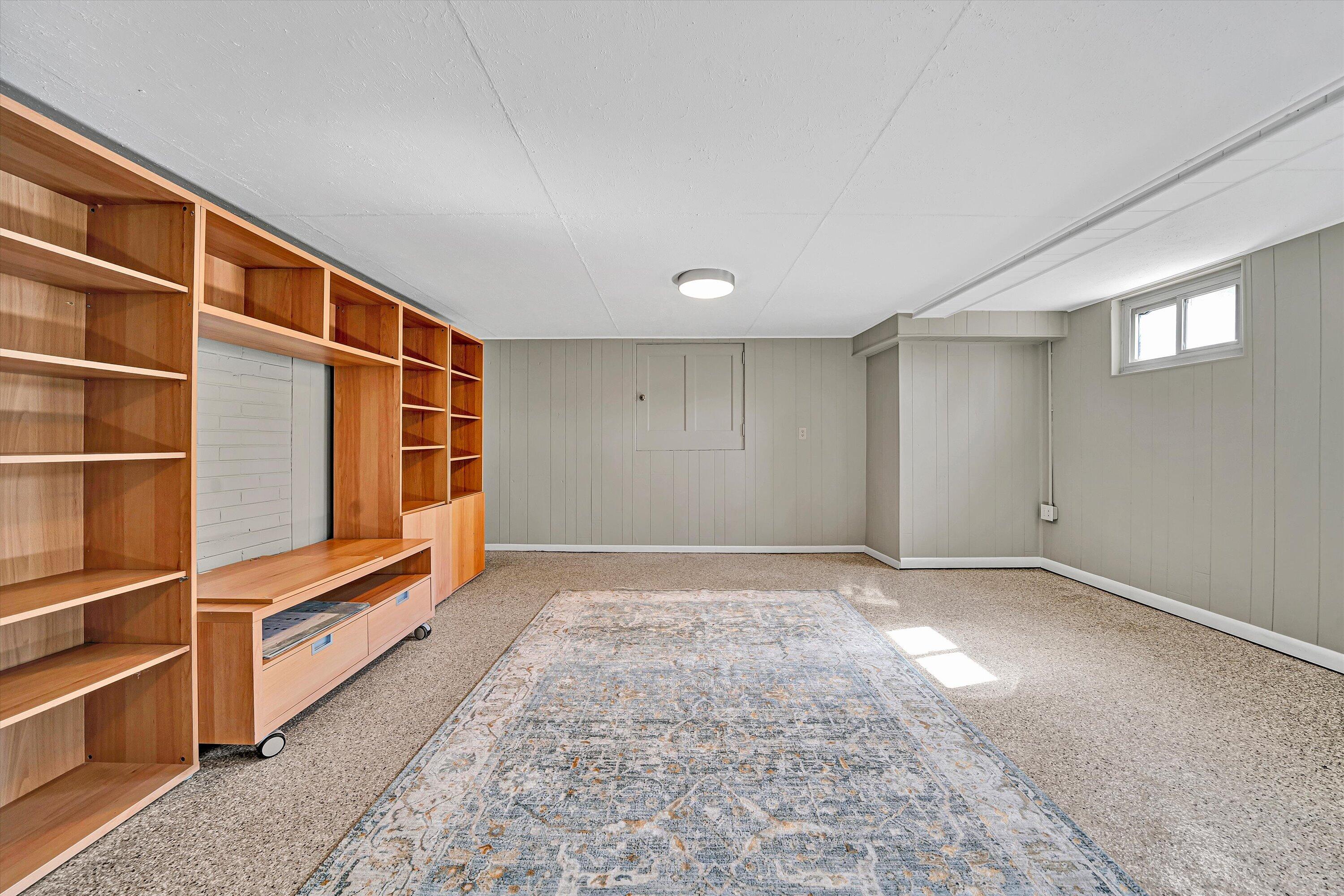 1909 Blenheim RD SW