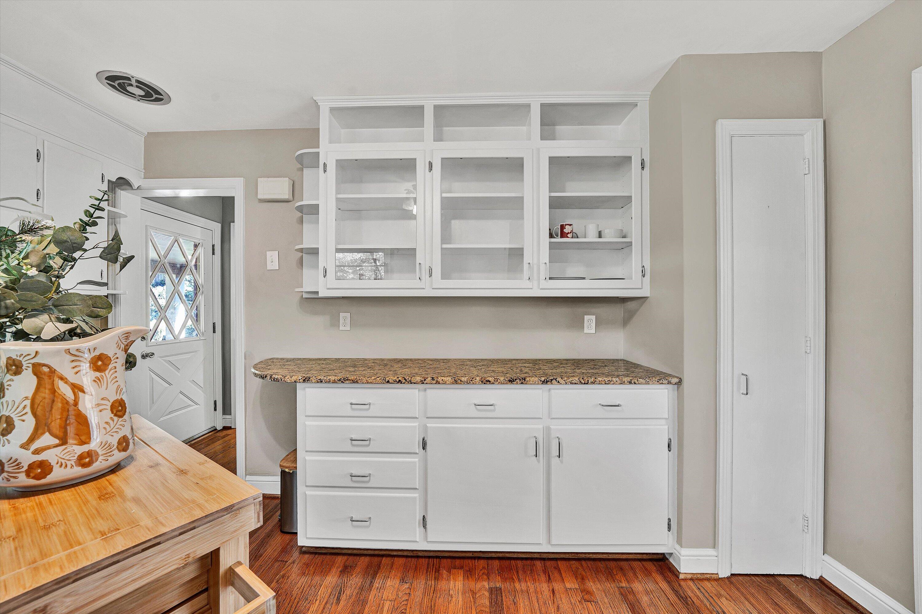1909 Blenheim RD SW