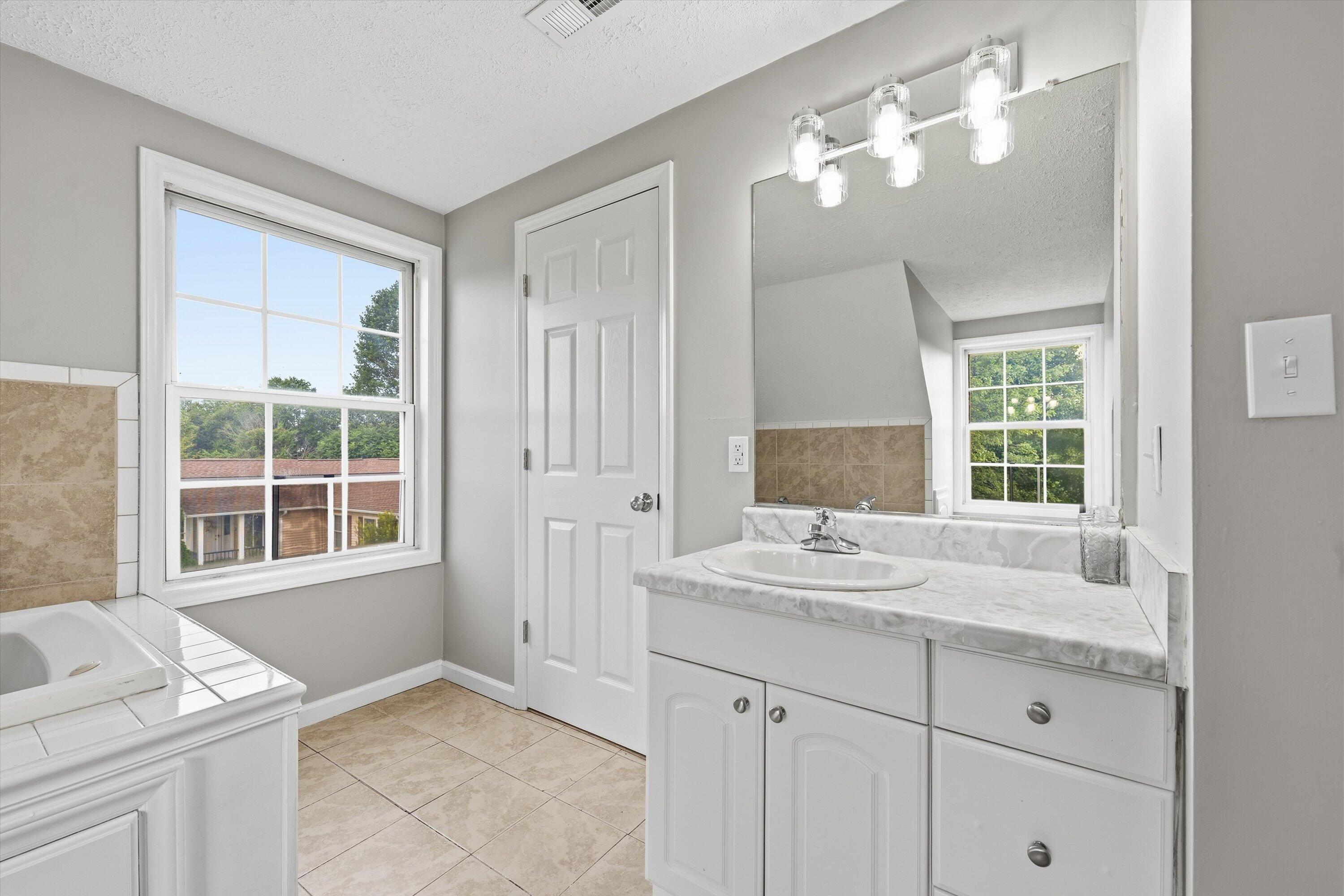1147 Bluewater DR