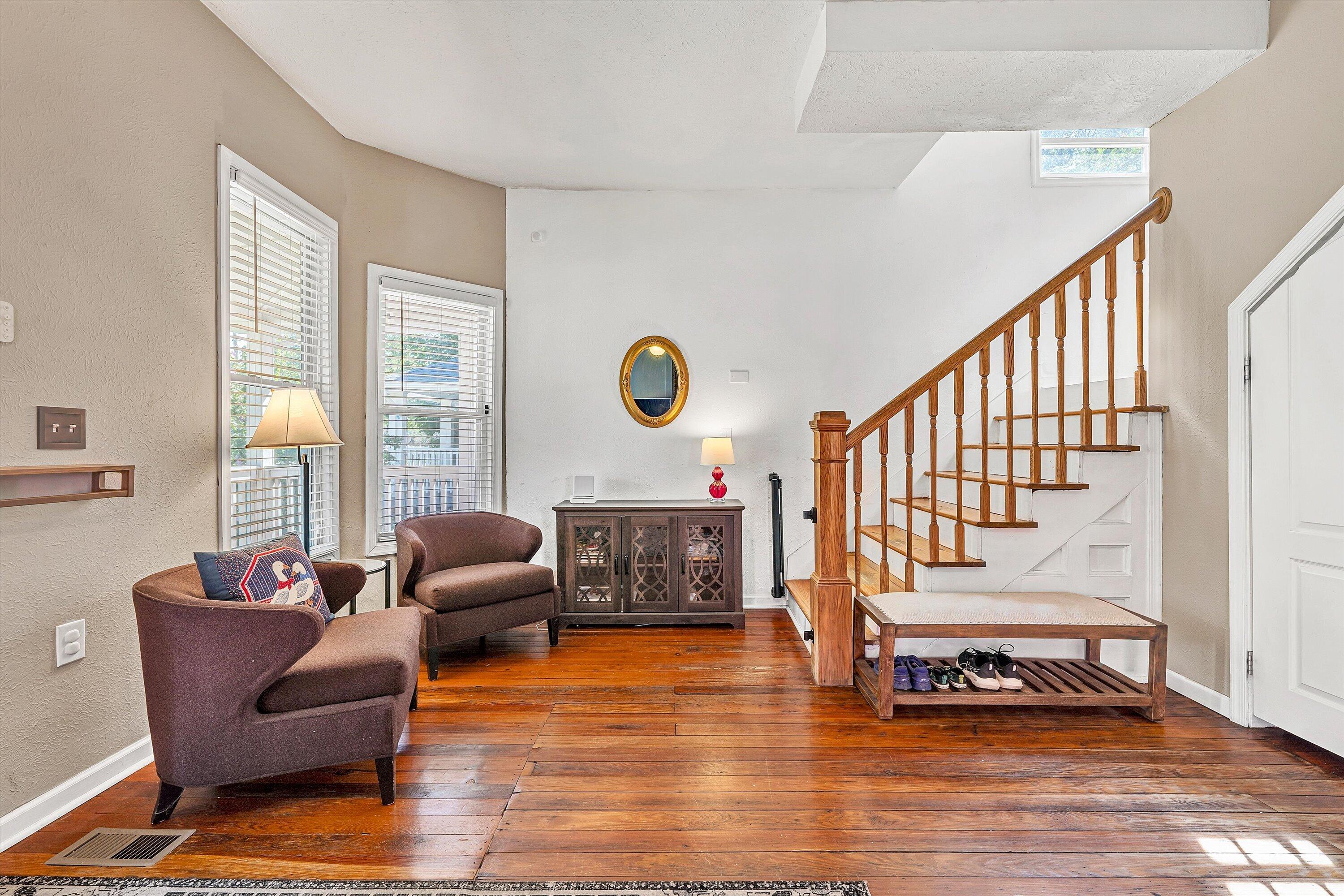 1210 Chapman AVE SW
