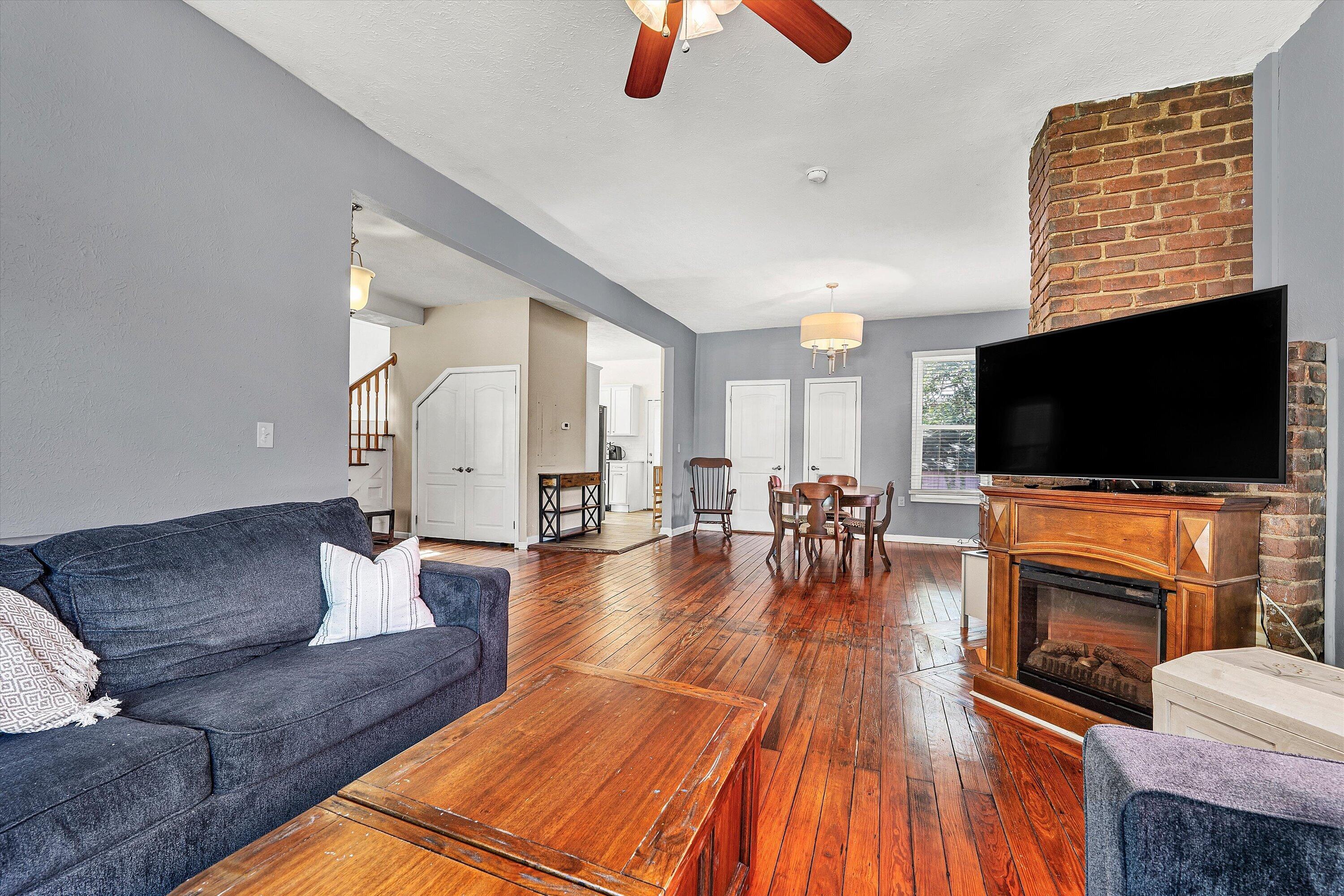 1210 Chapman AVE SW