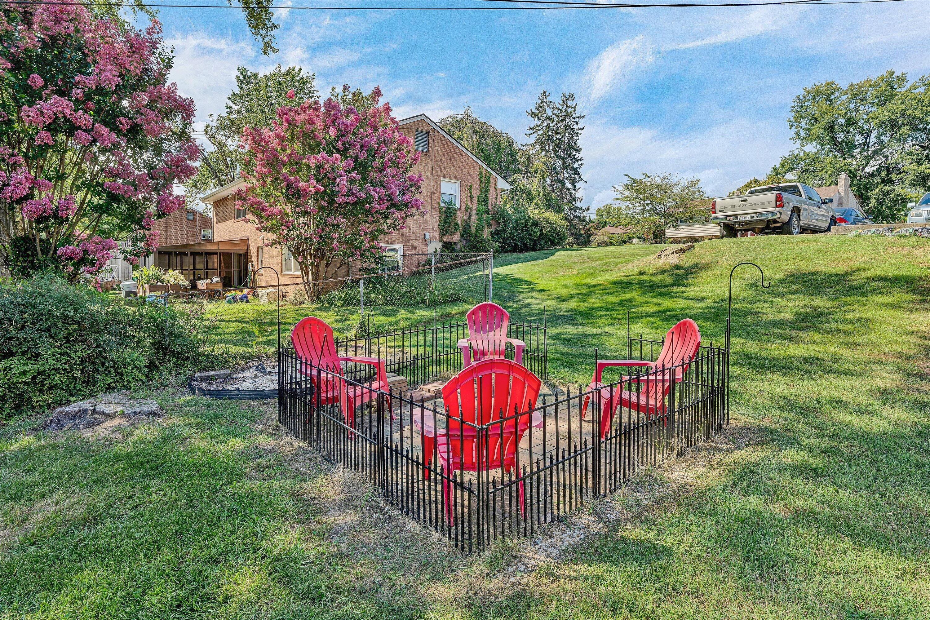 5258 Lakeland DR