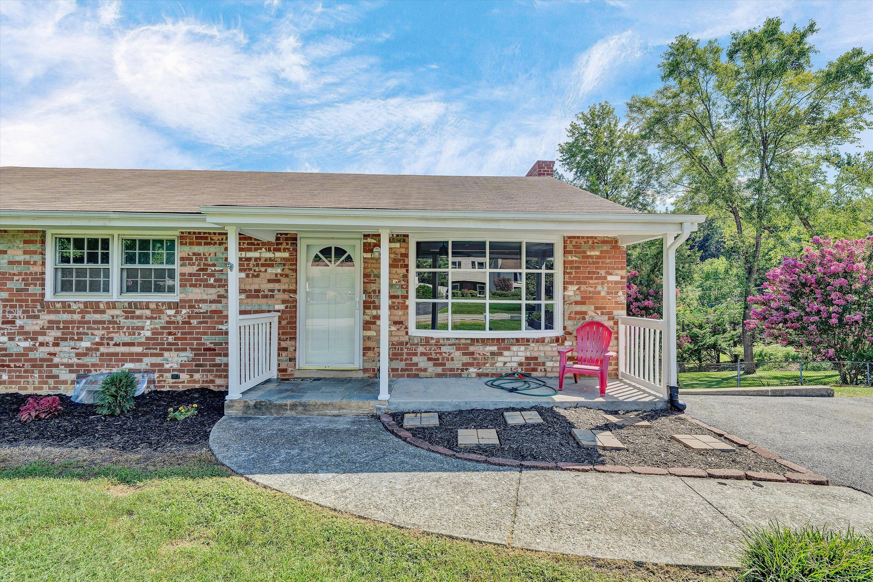 5258 Lakeland DR