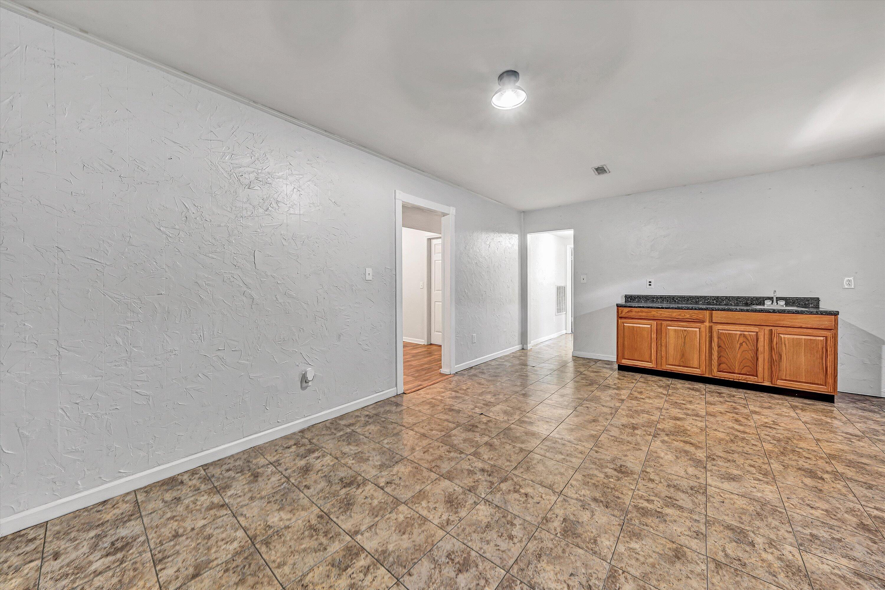 5258 Lakeland DR
