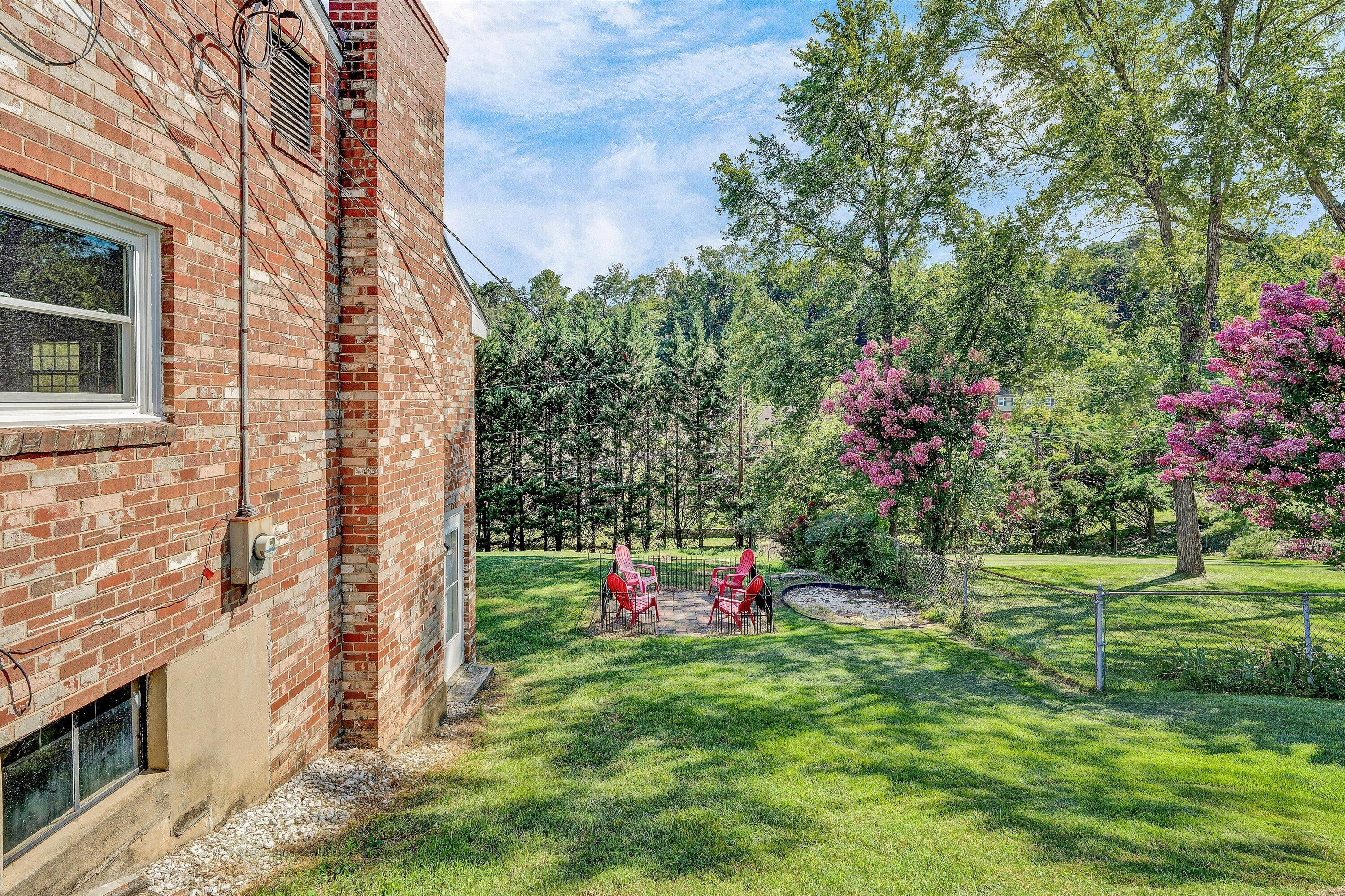 5258 Lakeland DR