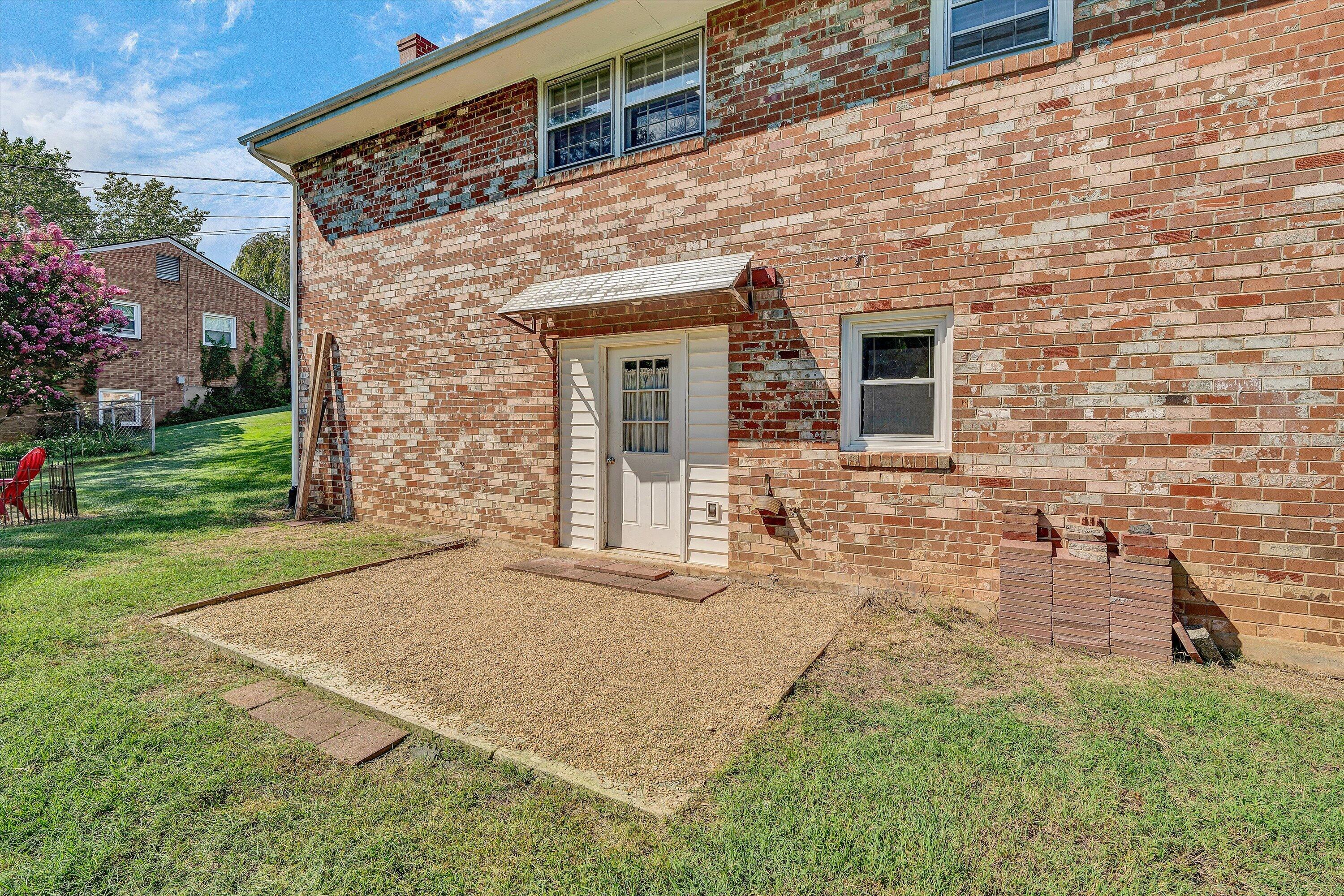 5258 Lakeland DR