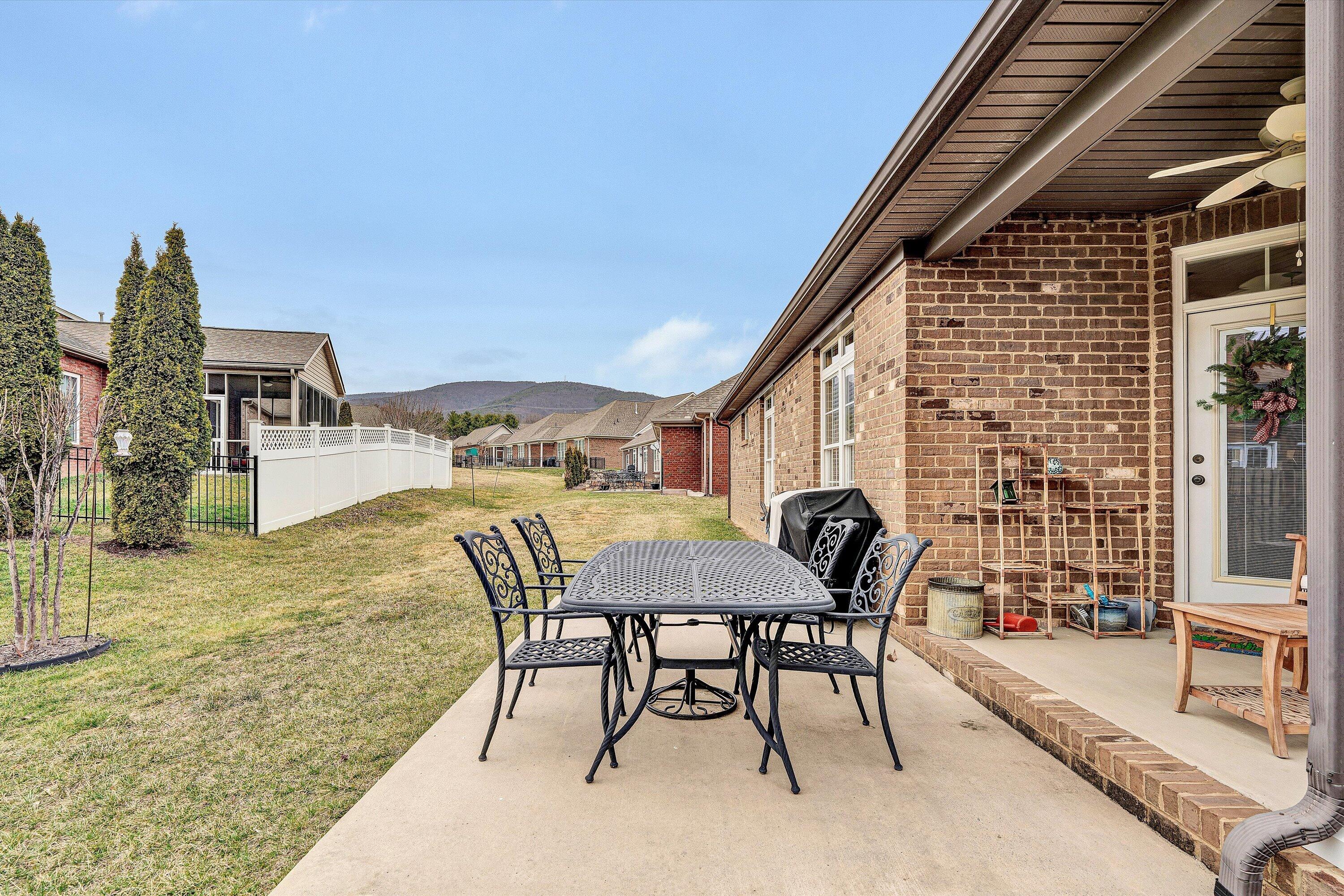 475 Deer Run CIR