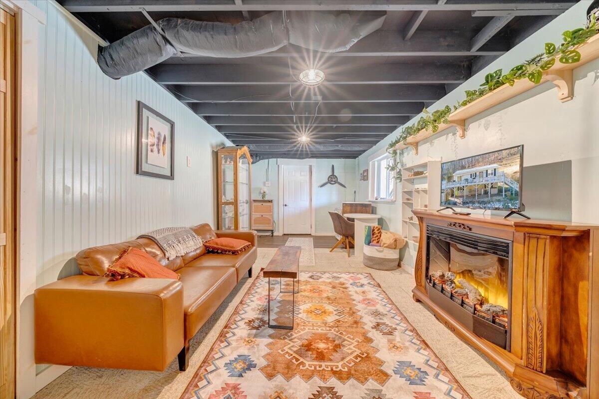 351 Meadow Branch RD