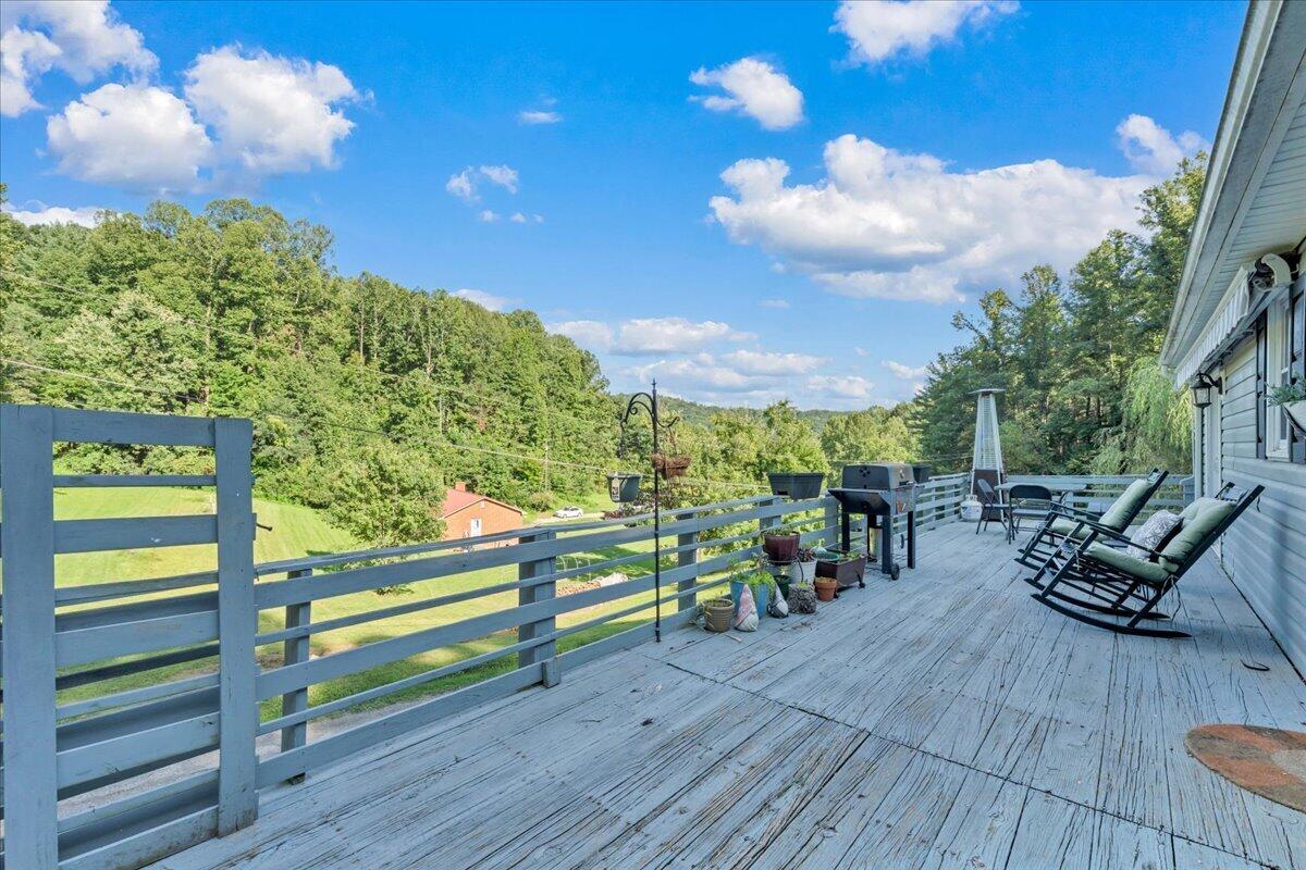 351 Meadow Branch RD