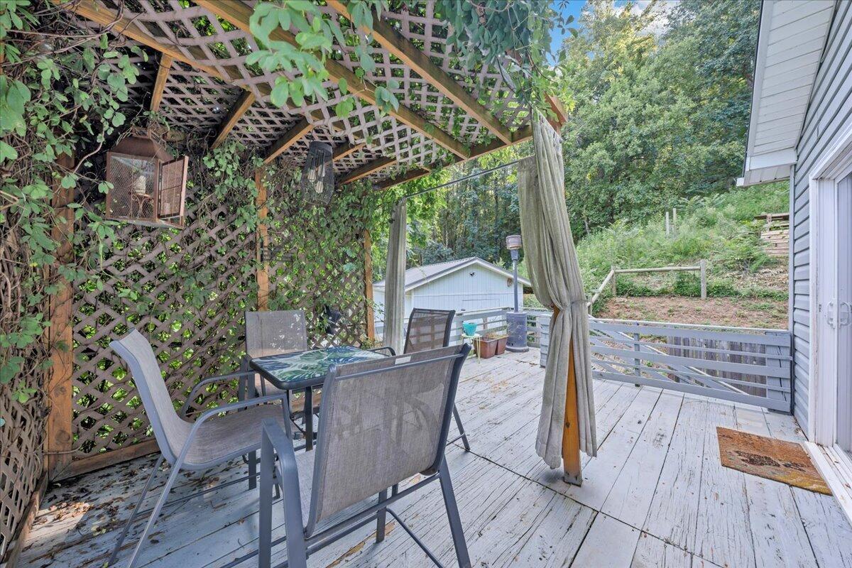 351 Meadow Branch RD