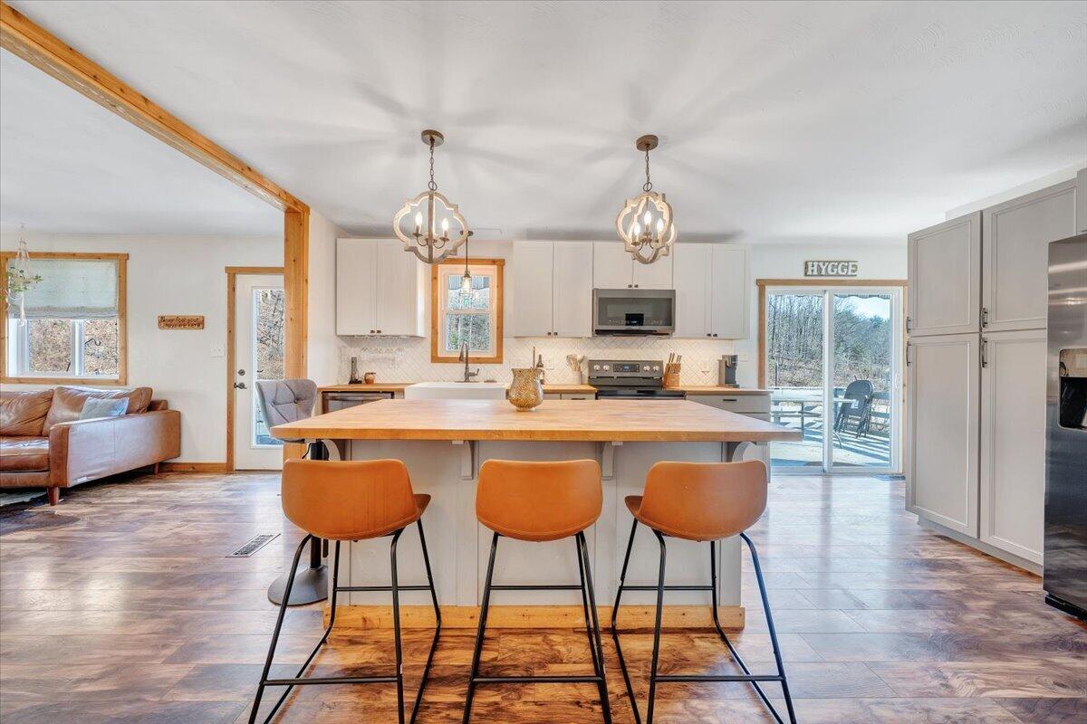 351 Meadow Branch RD