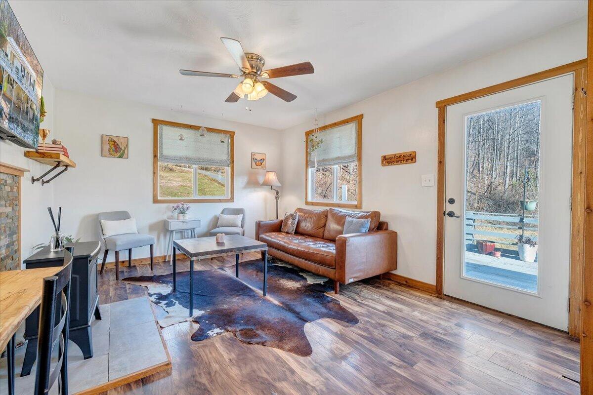 351 Meadow Branch RD