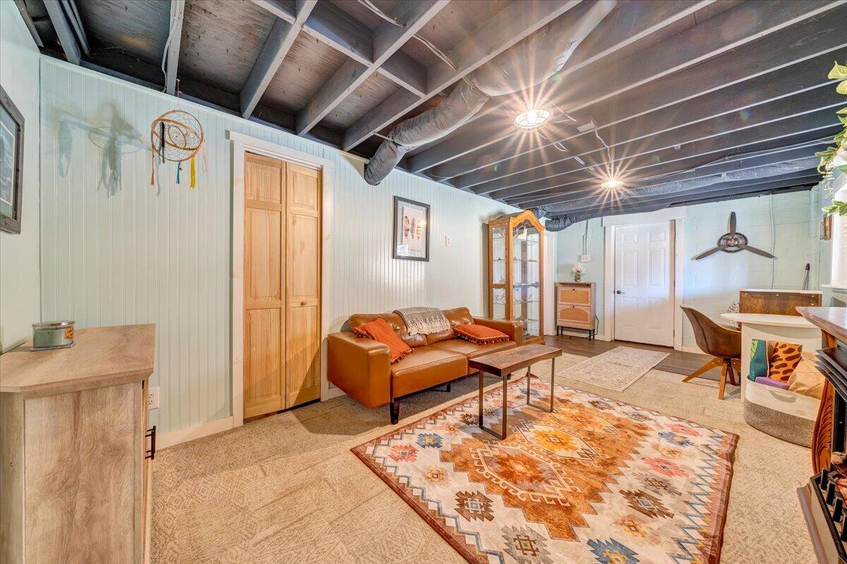 351 Meadow Branch RD