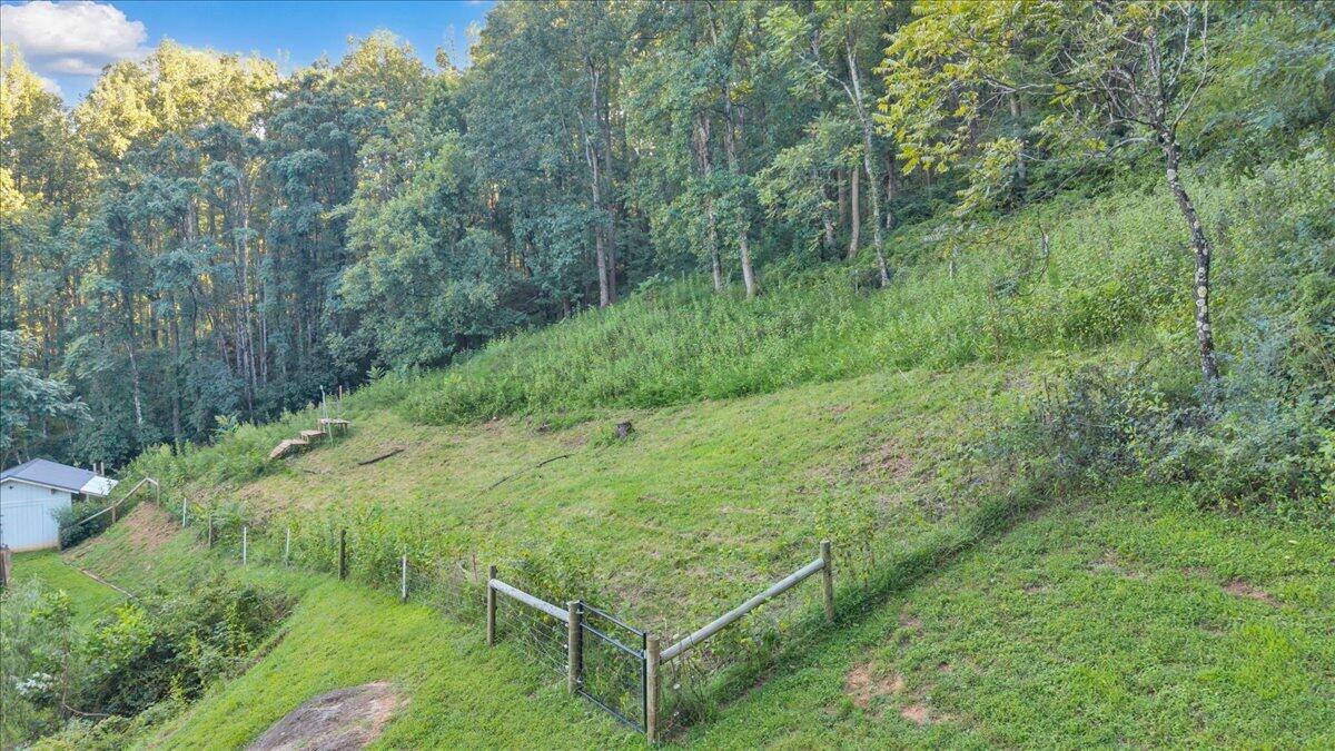 351 Meadow Branch RD