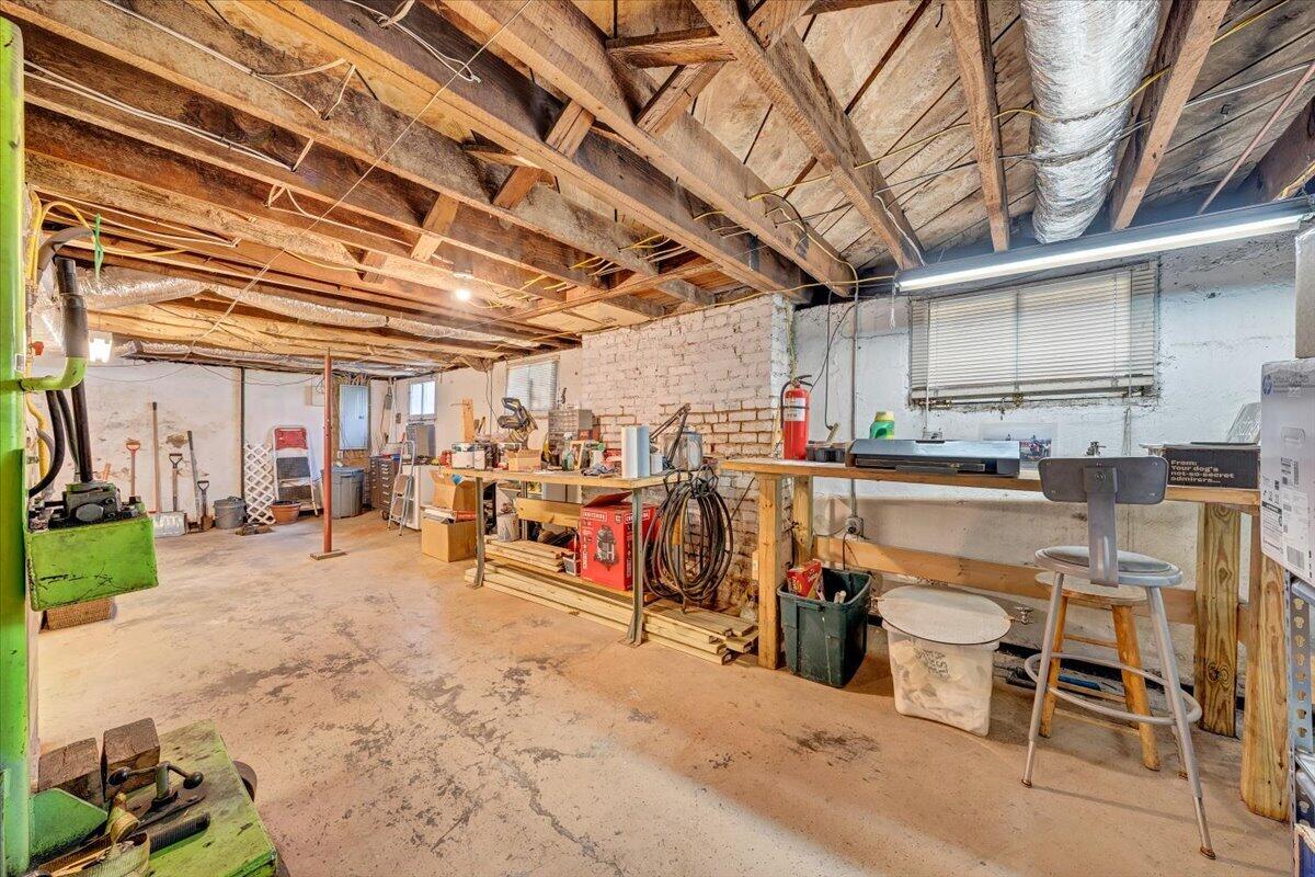 2115 Memorial AVE SW