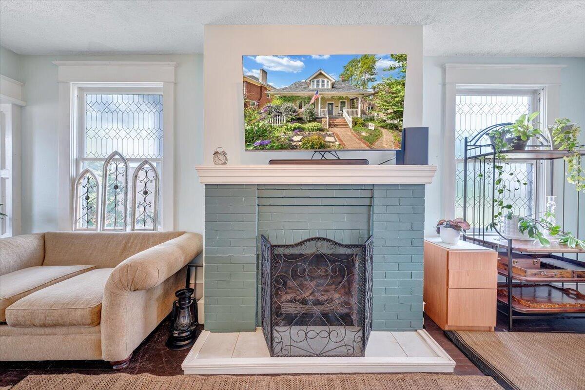 2115 Memorial AVE SW