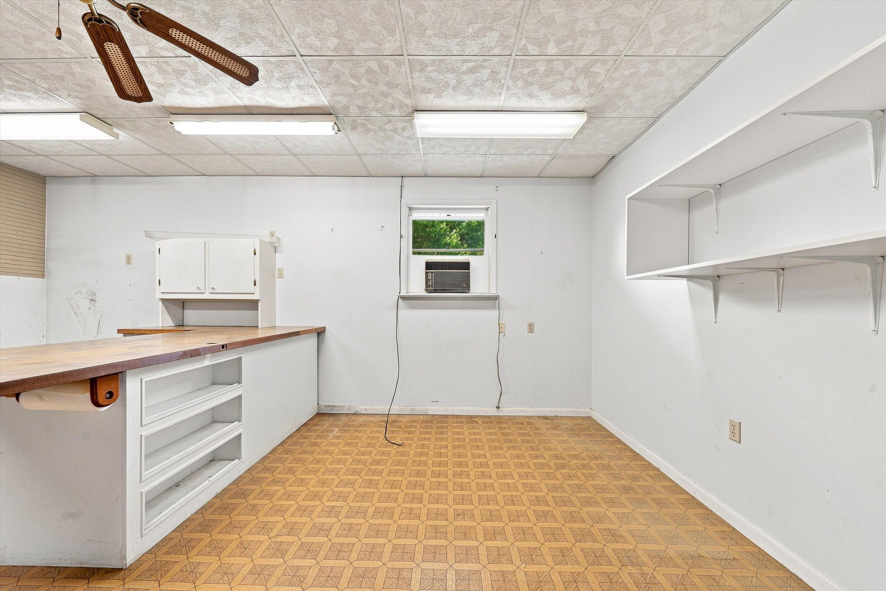 318 Rogers LN