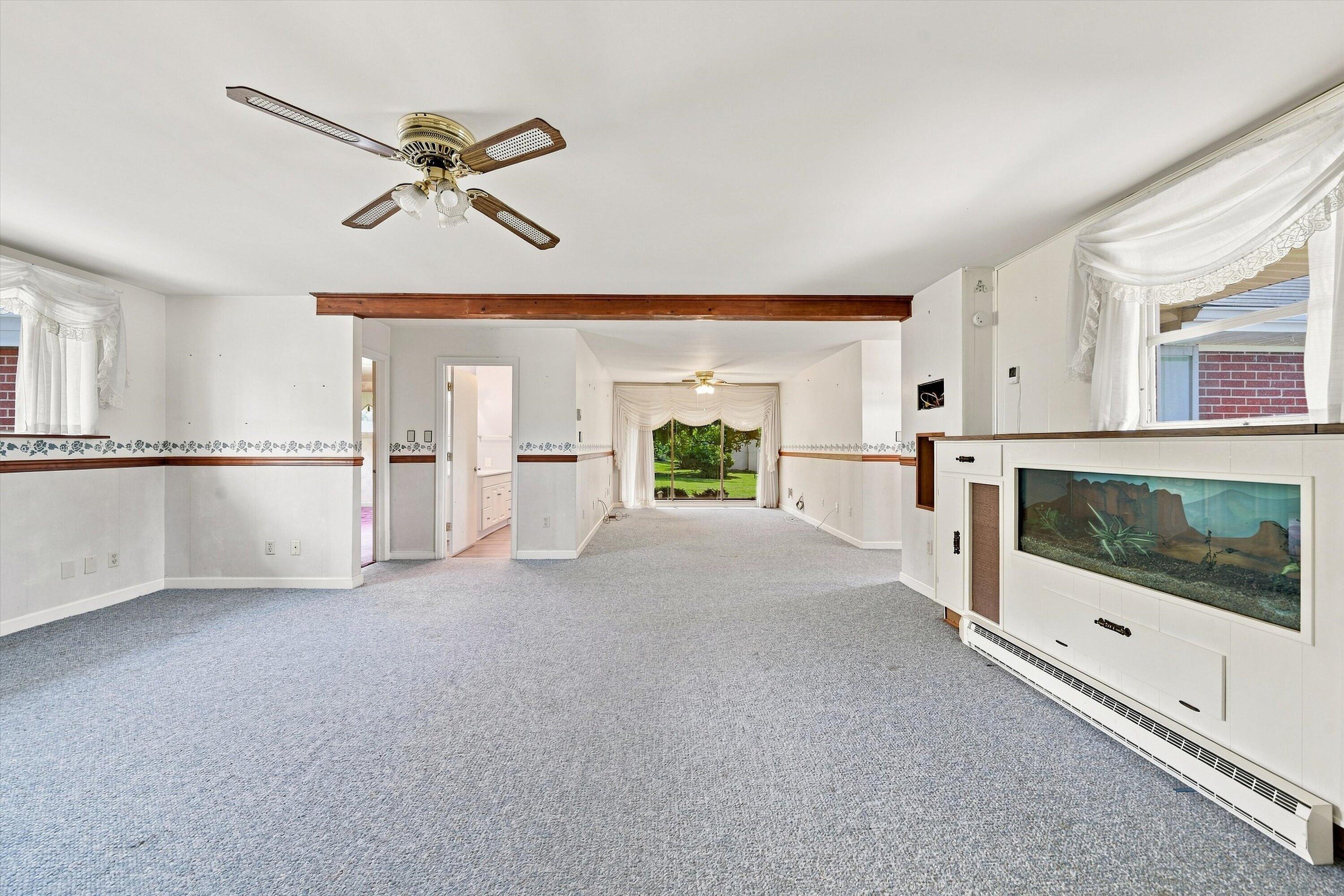 318 Rogers LN