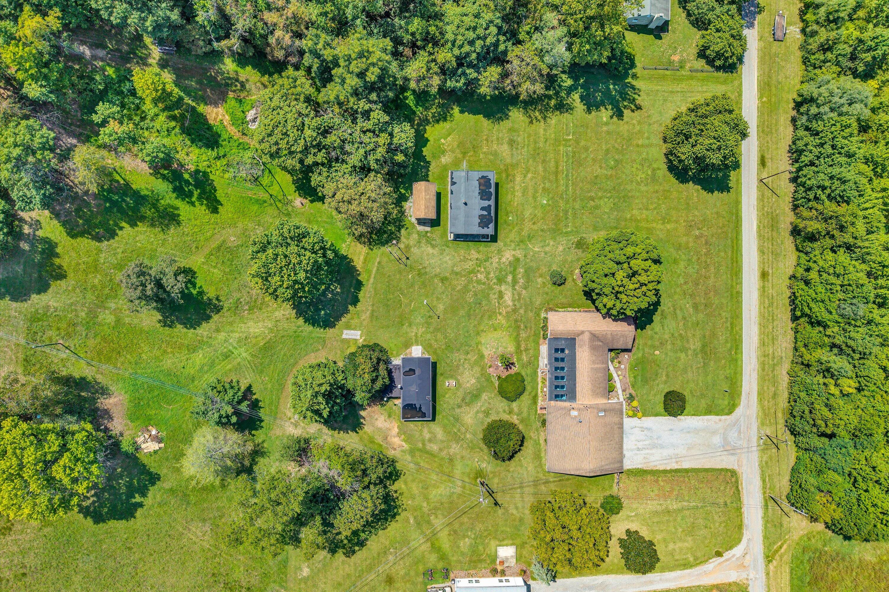 318 Rogers LN