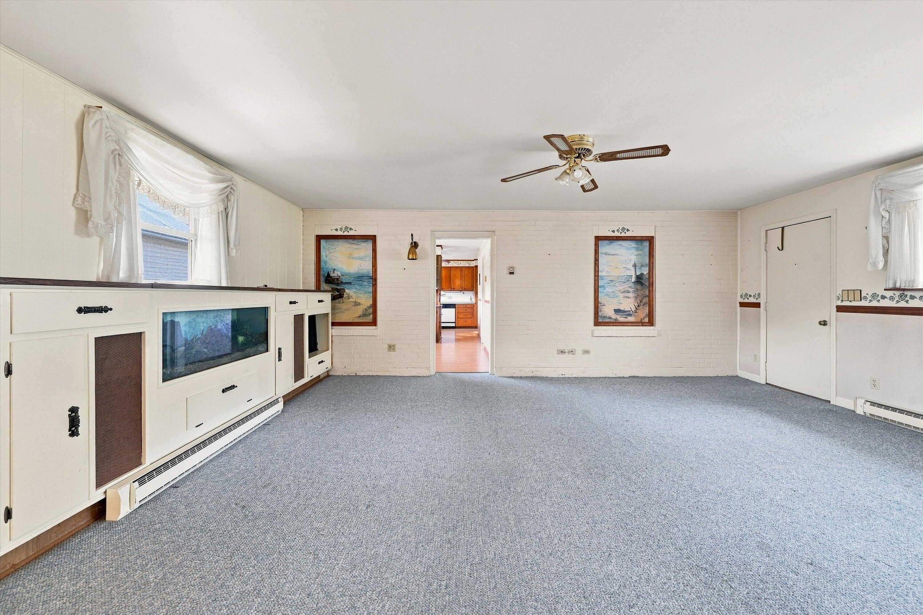 318 Rogers LN