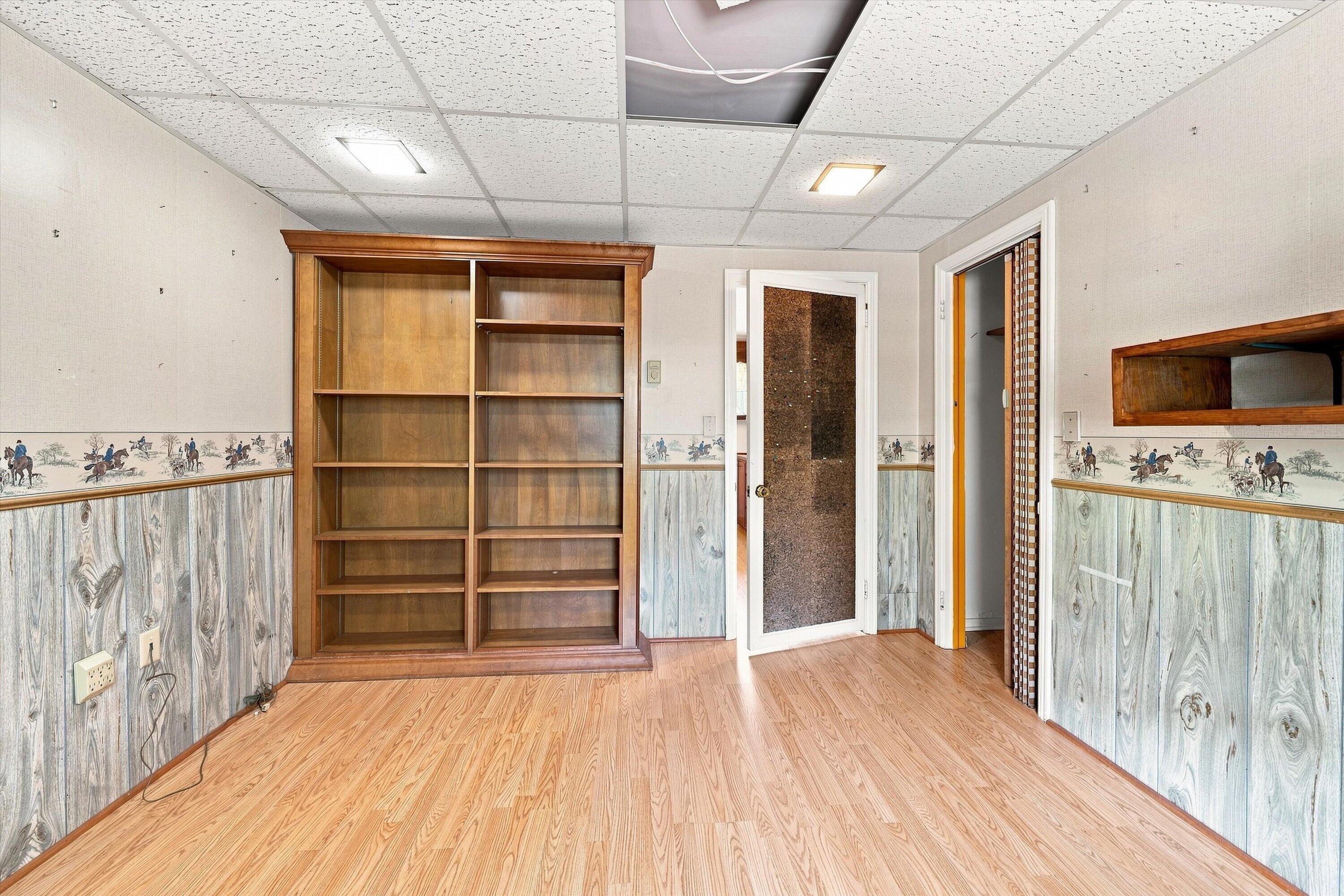 318 Rogers LN