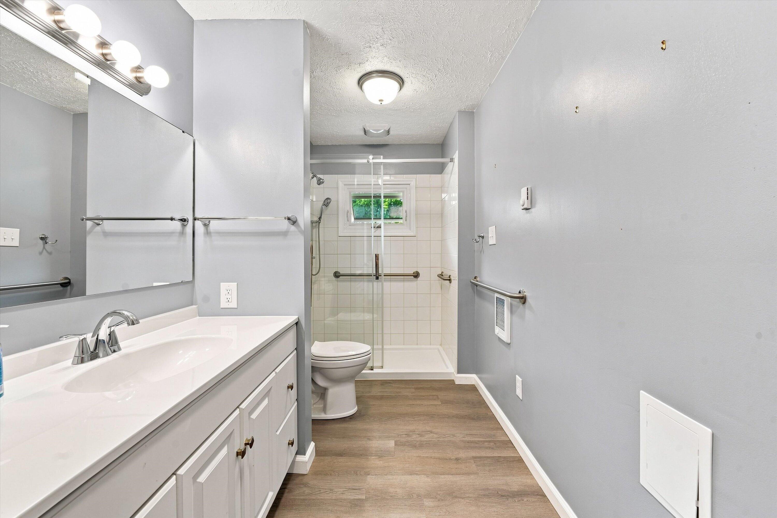 318 Rogers LN