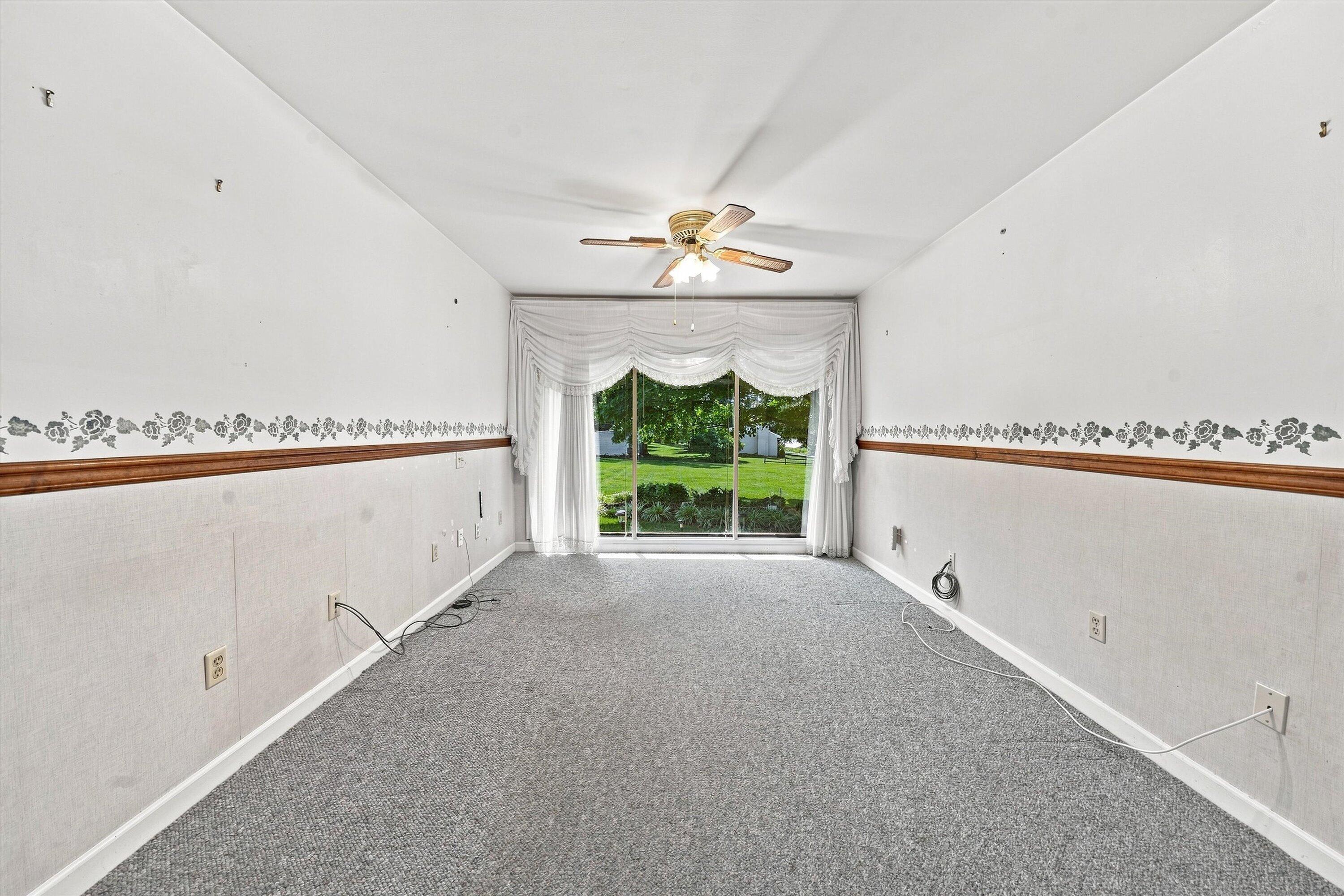 318 Rogers LN