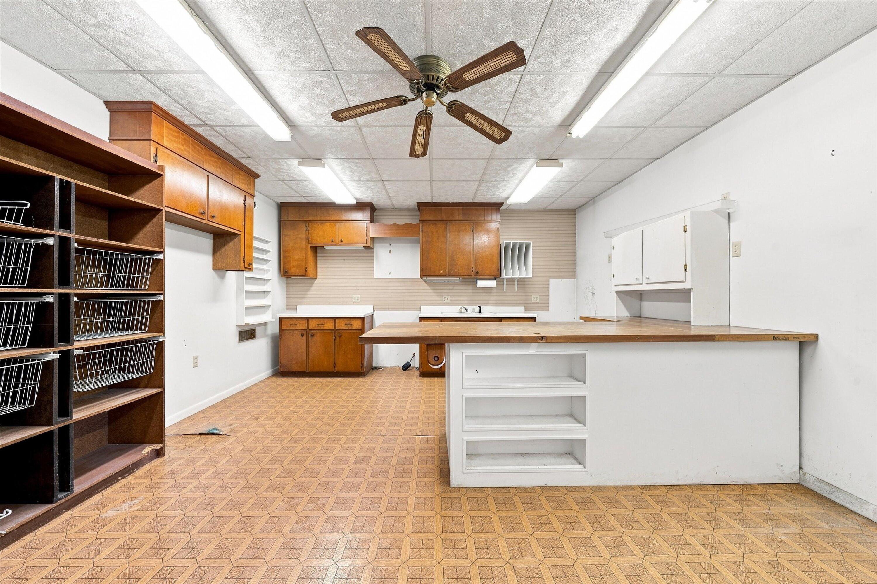 318 Rogers LN
