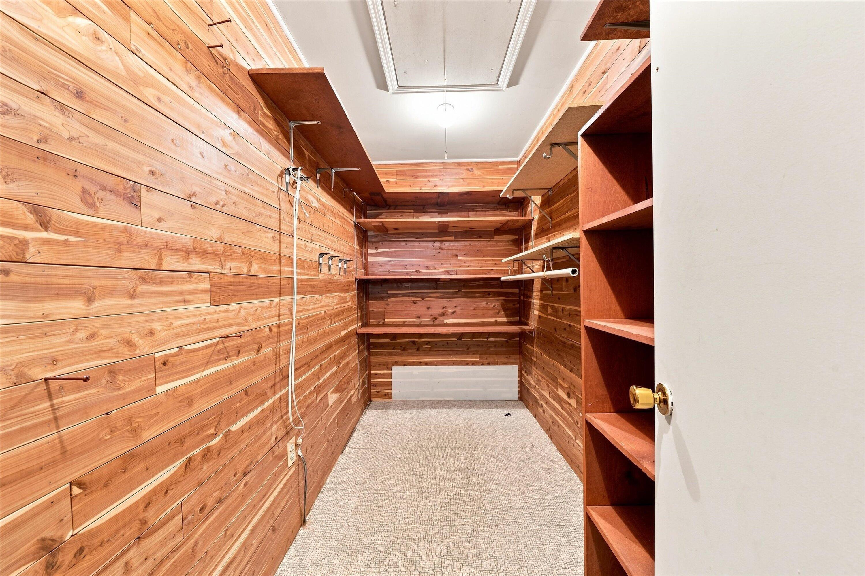 318 Rogers LN