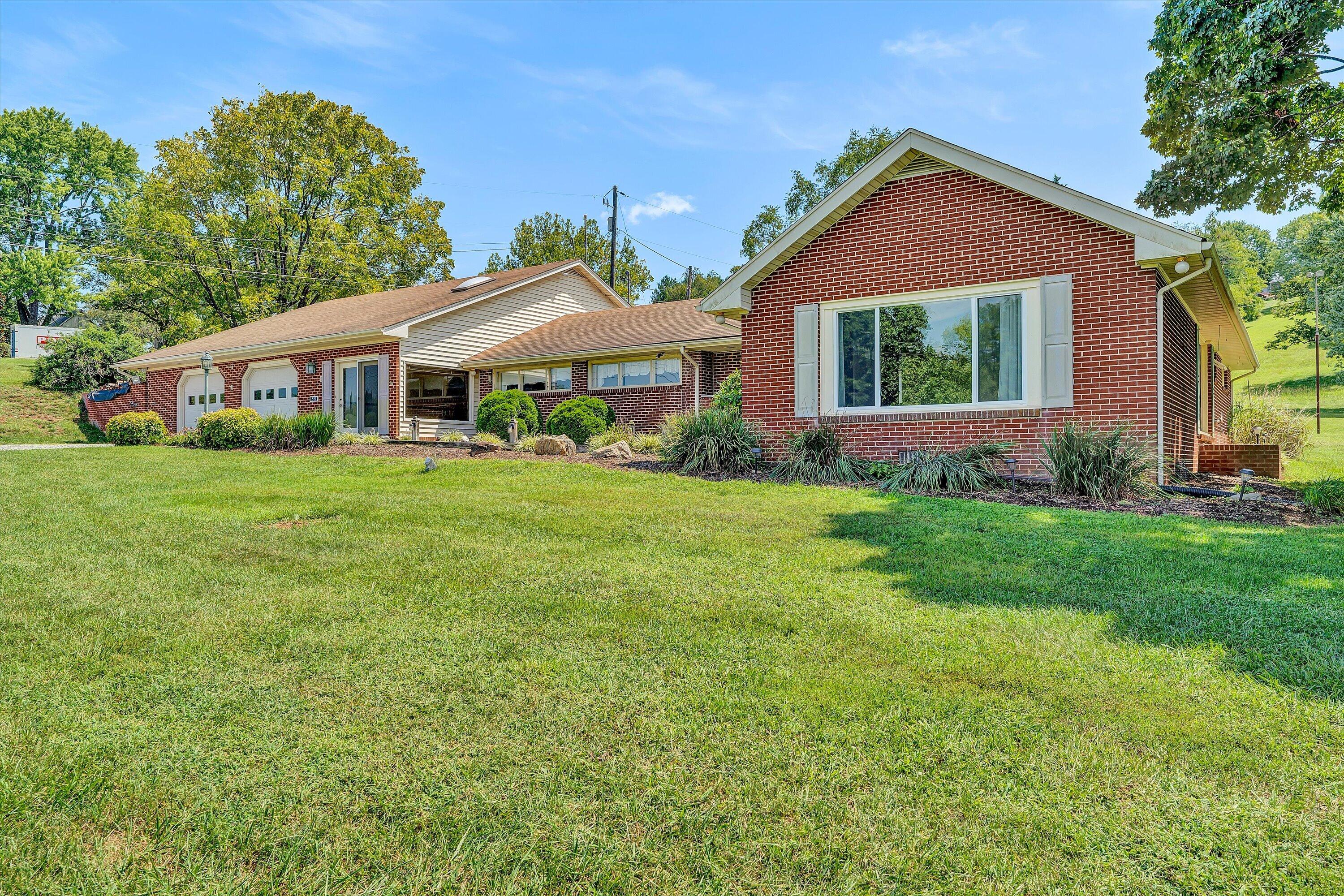 318 Rogers LN
