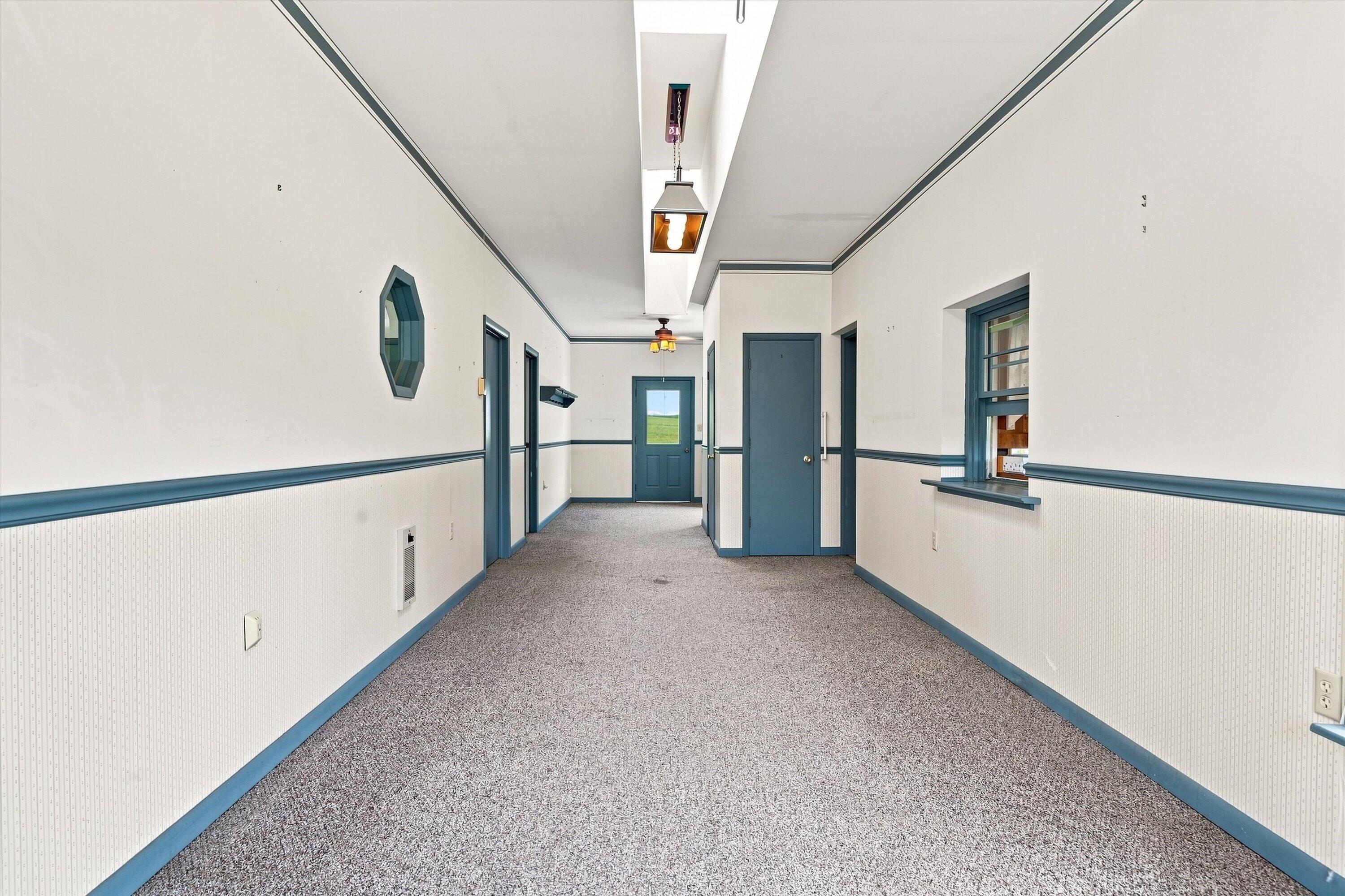 318 Rogers LN
