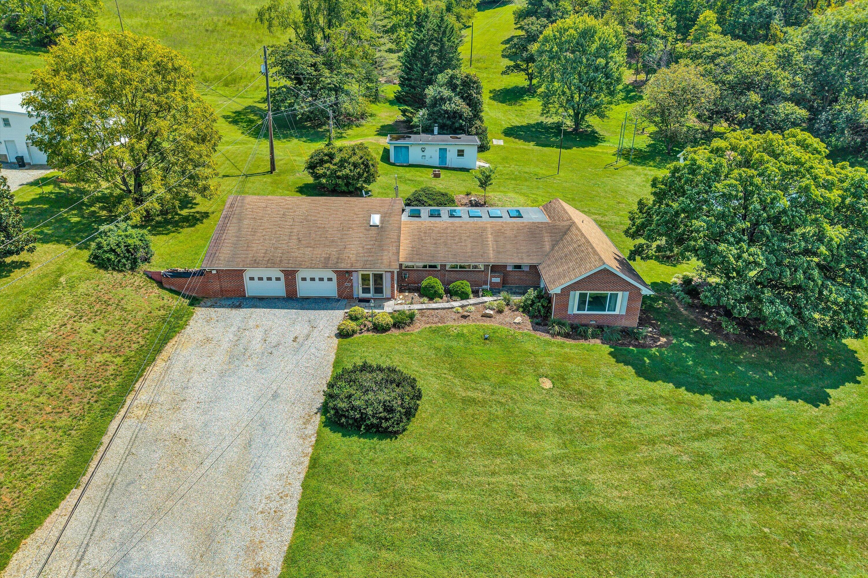 318 Rogers LN